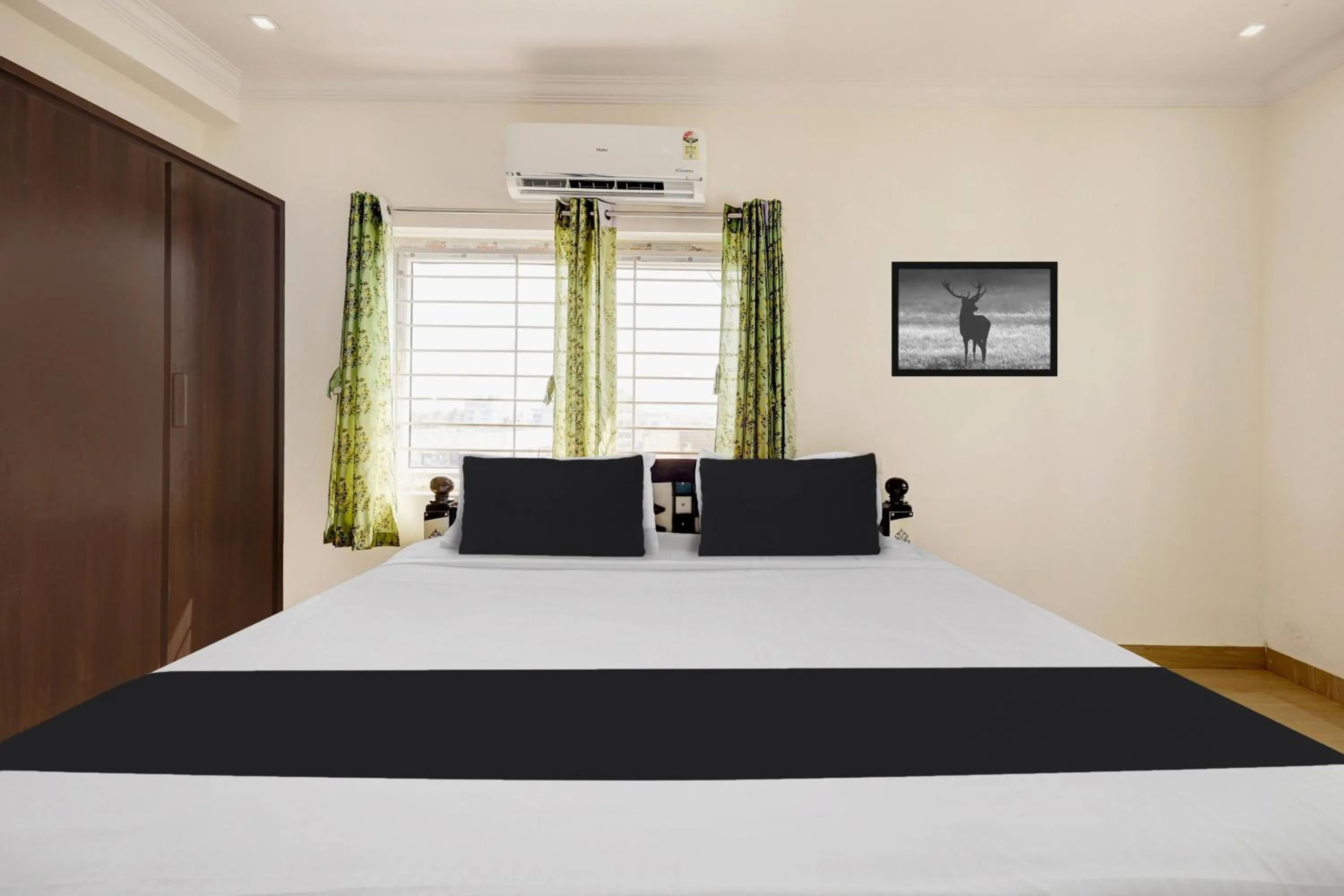 Bedroom, Bed in Super Hotel O Ramaraopet Near Kakinada Beach