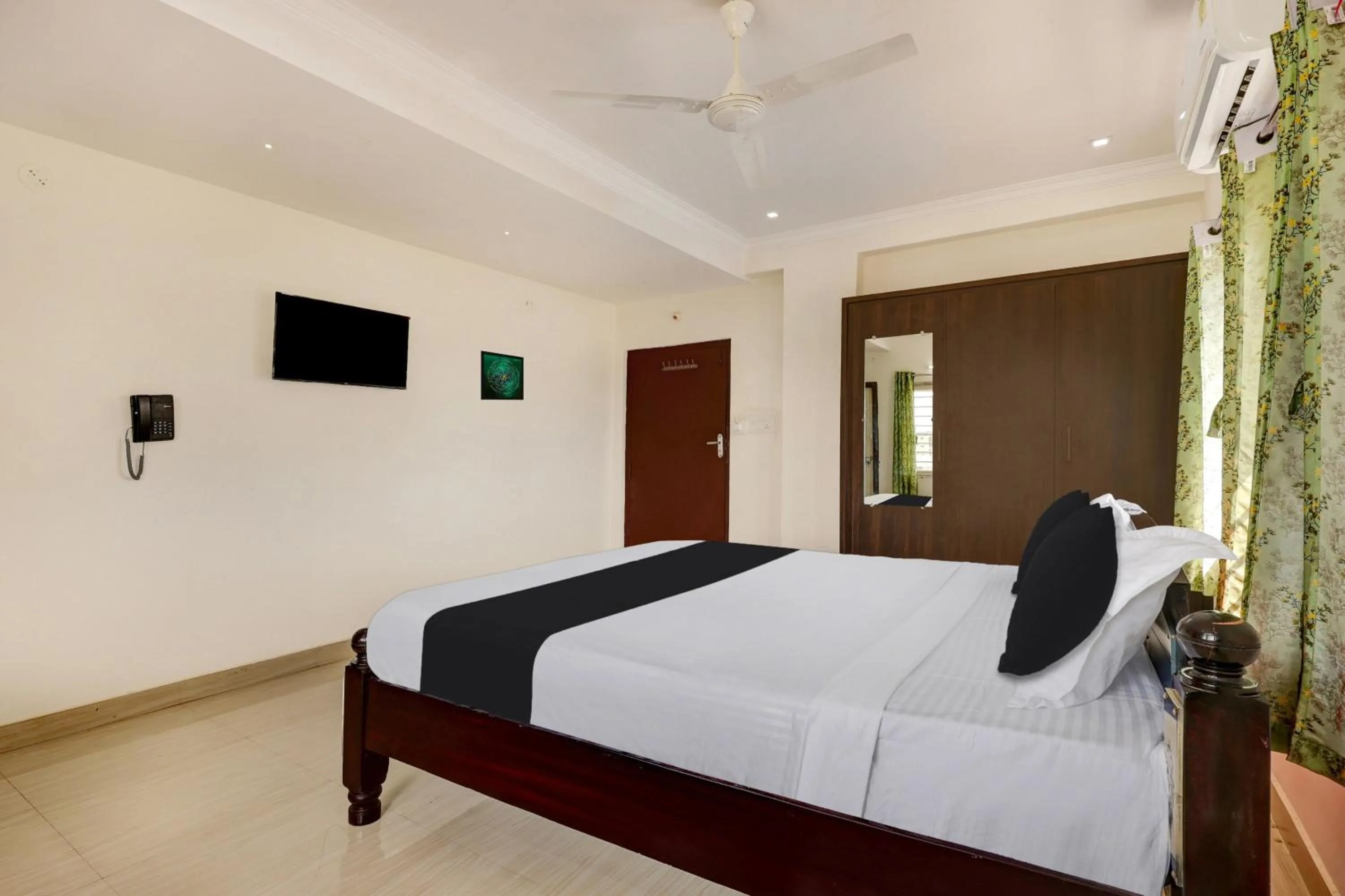 Bedroom, Bed in Super Hotel O Ramaraopet Near Kakinada Beach