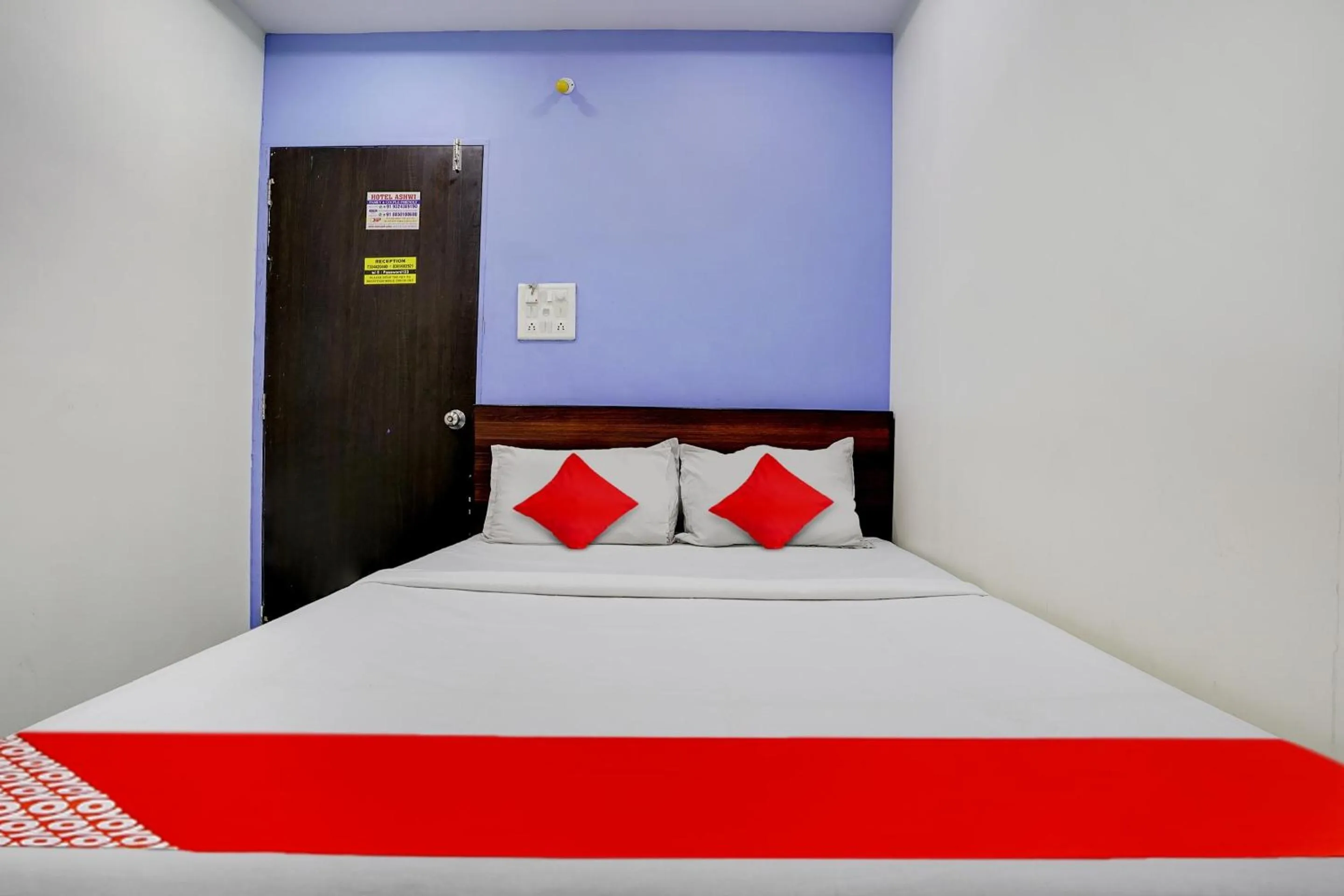 Bedroom, Bed in Hotel O Ashwi