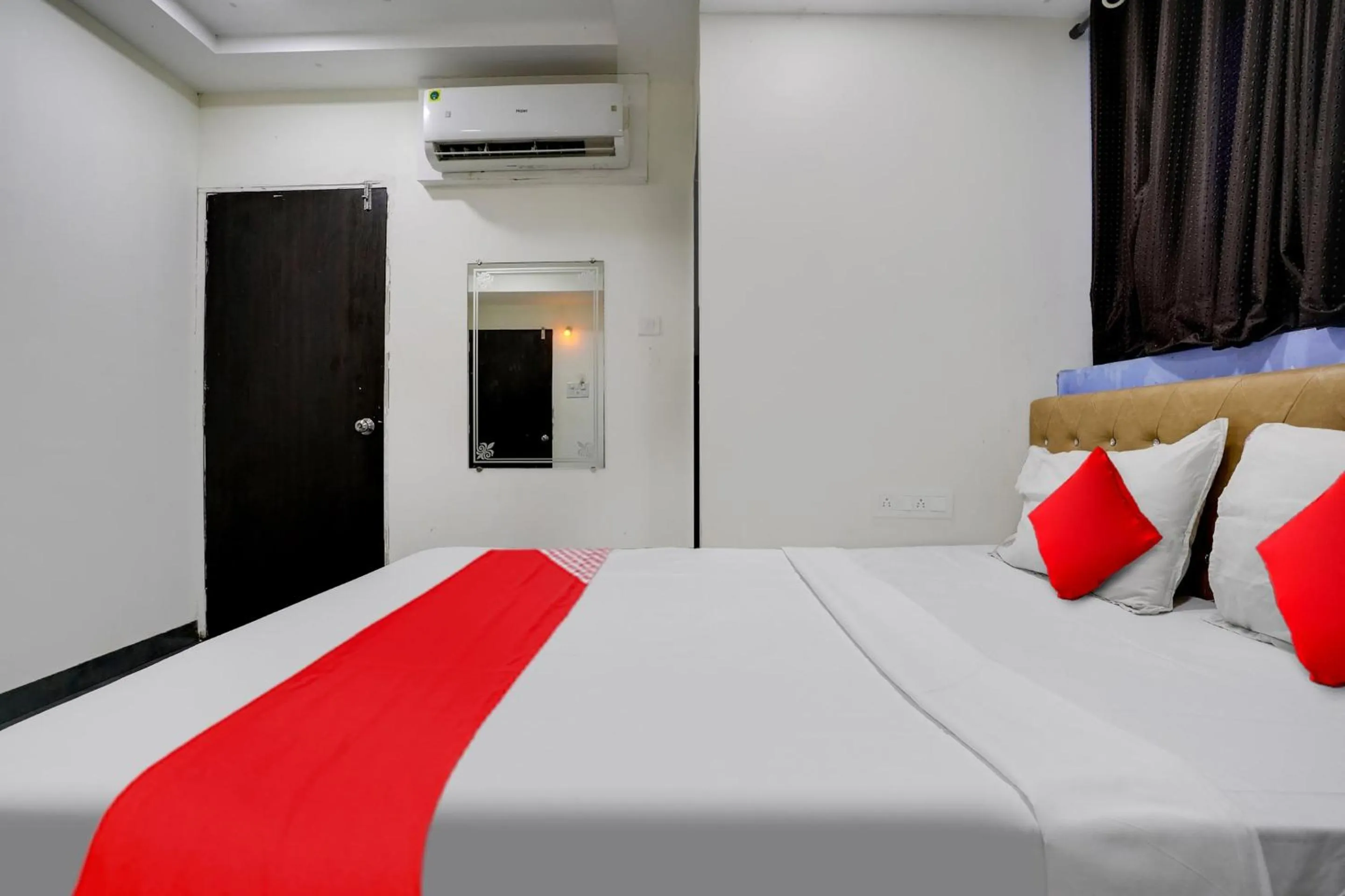 Bedroom, Bed in Hotel O Ashwi