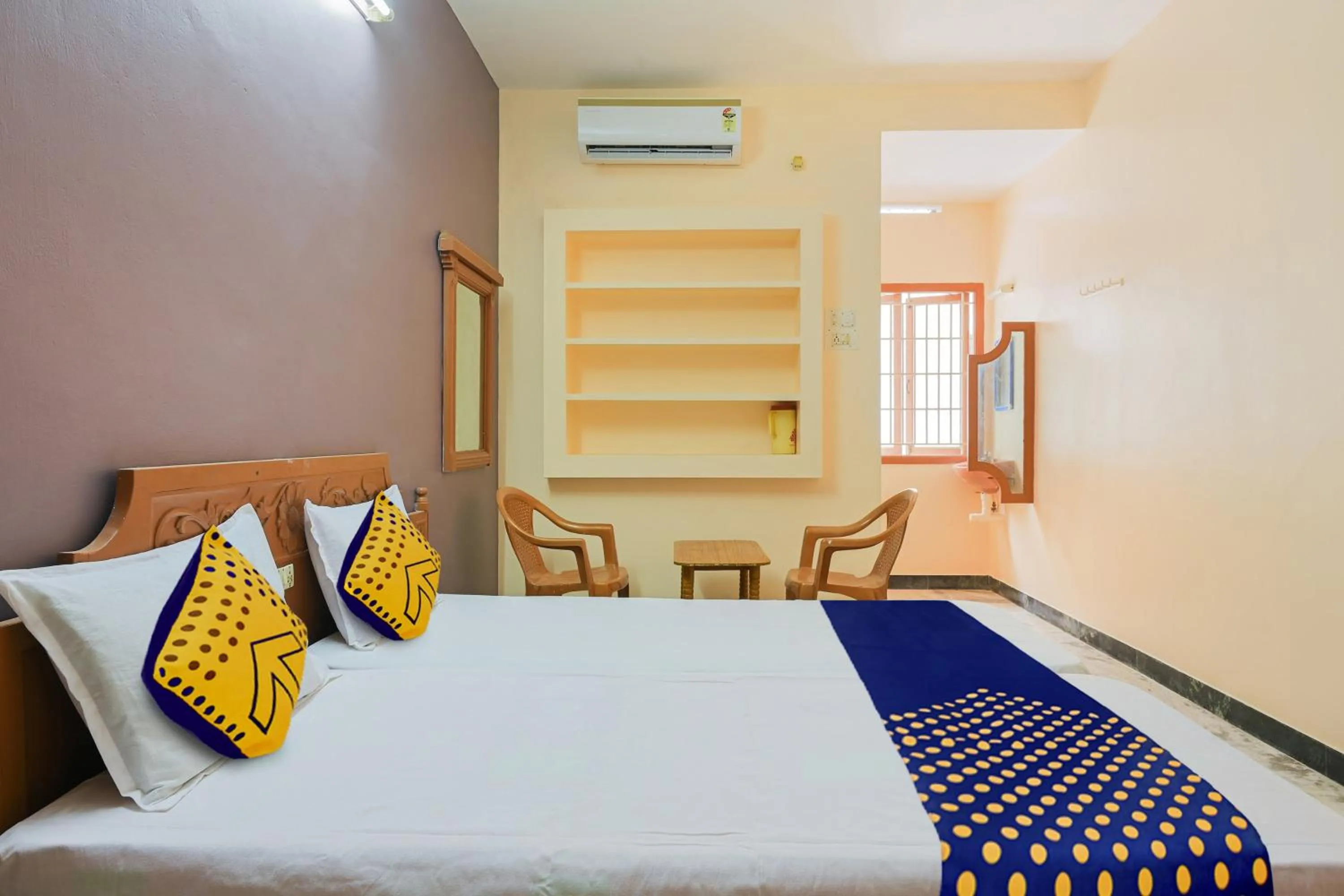 Bedroom, Bed in Hotel O Vel Vel Guest House