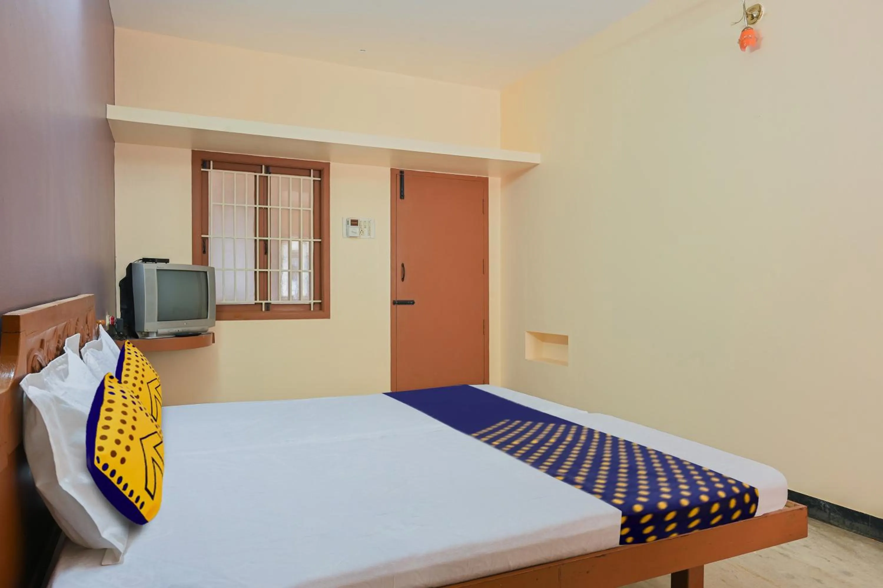 Bedroom, Bed in Hotel O Vel Vel Guest House