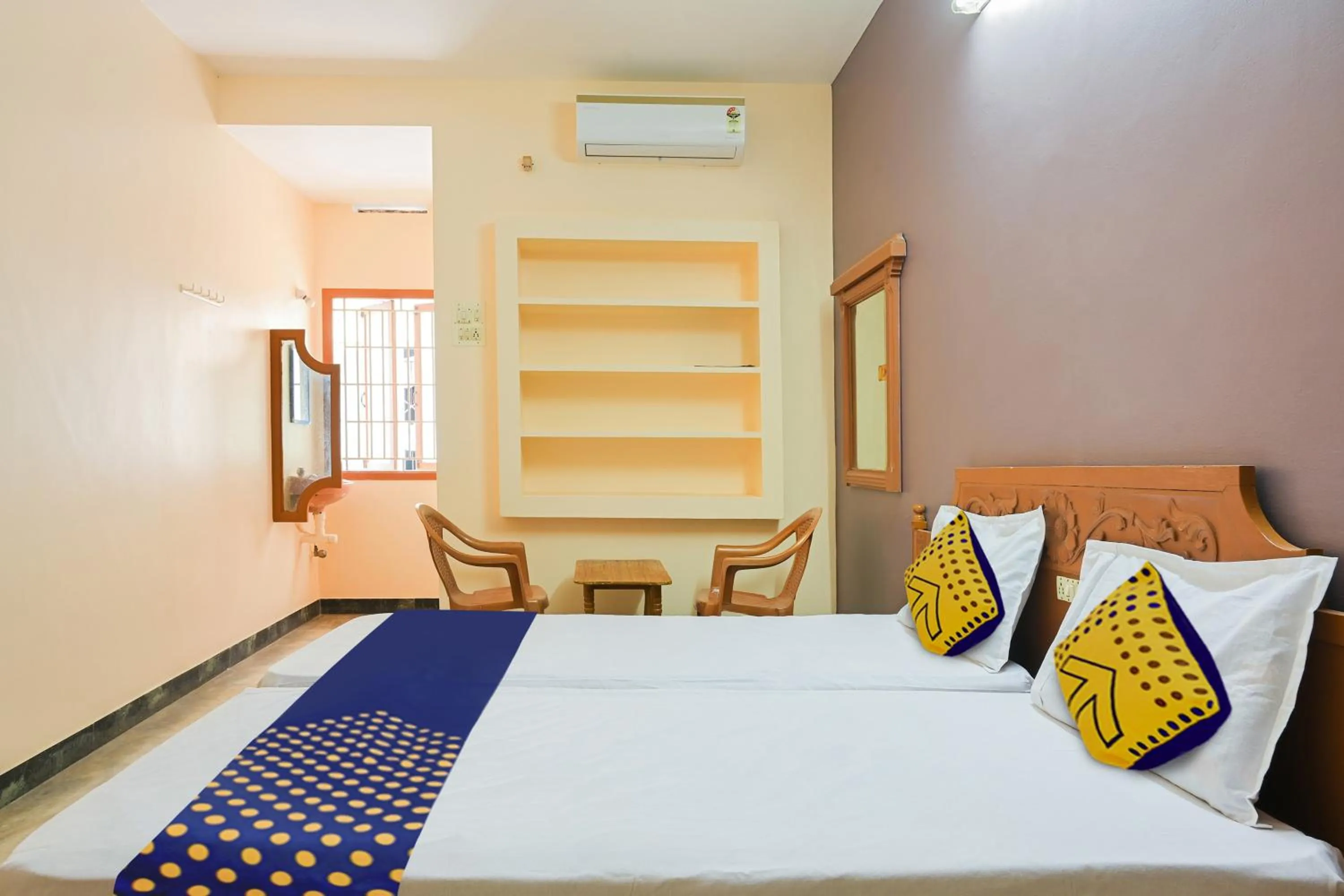 Bedroom, Bed in Hotel O Vel Vel Guest House