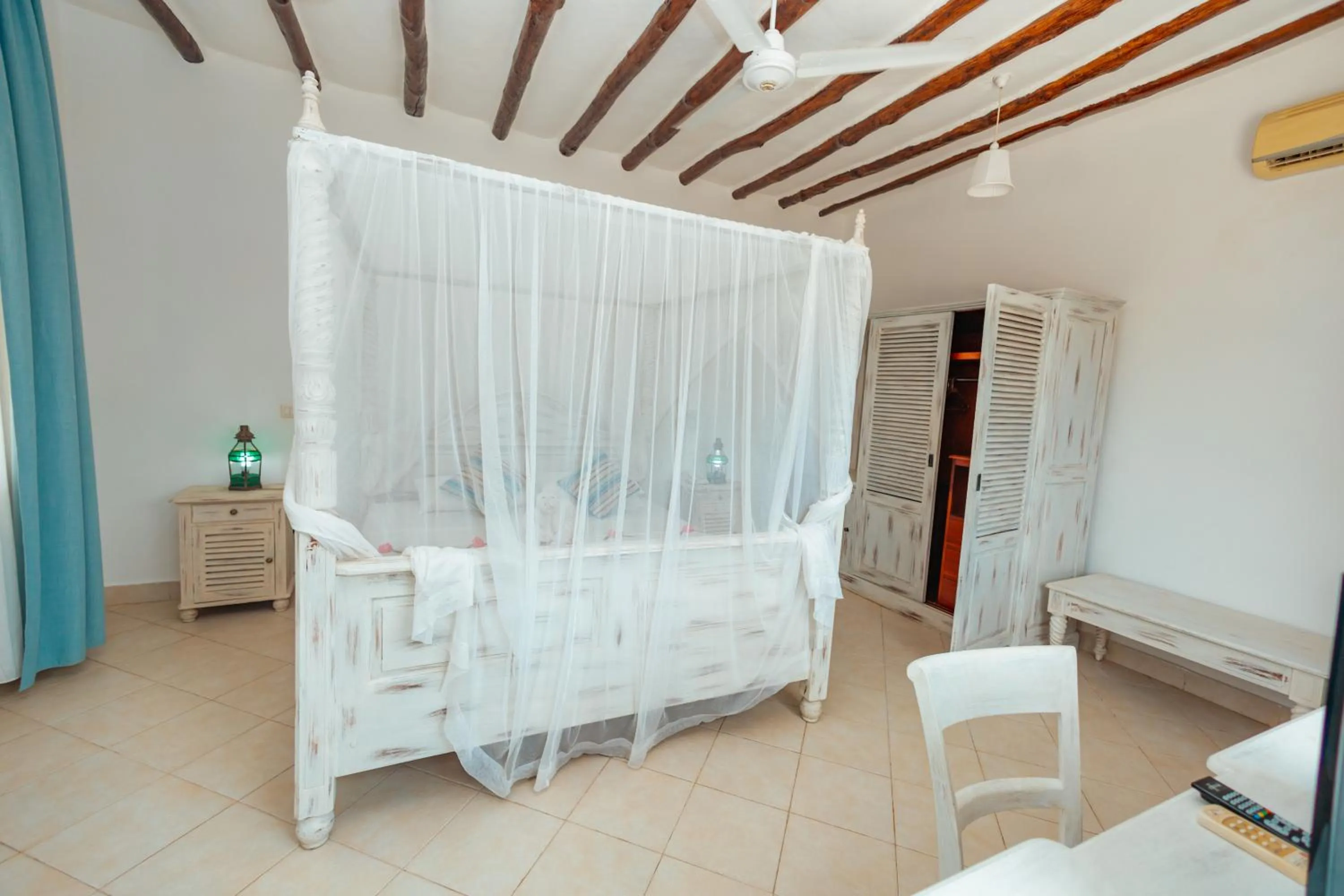 Bedroom, Bed in Twiga Beach Resort