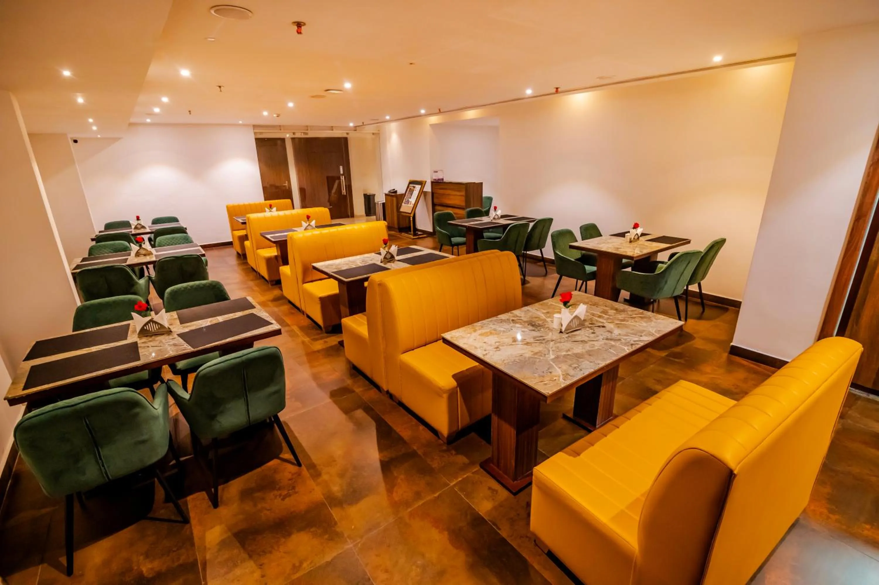 Restaurant/places to eat in Hotel Seven Lights