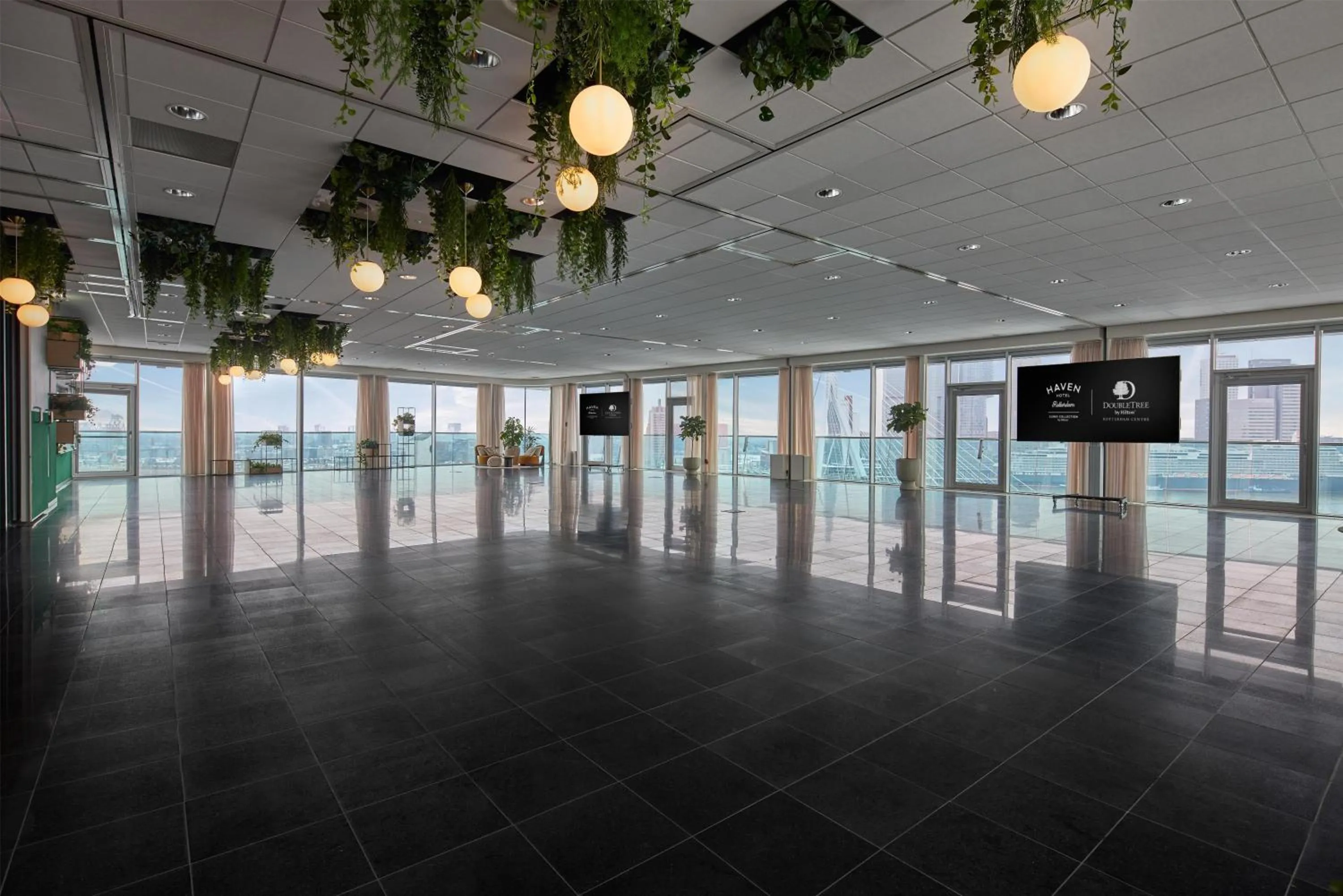 Meeting/conference room in DoubleTree by Hilton Rotterdam Centre