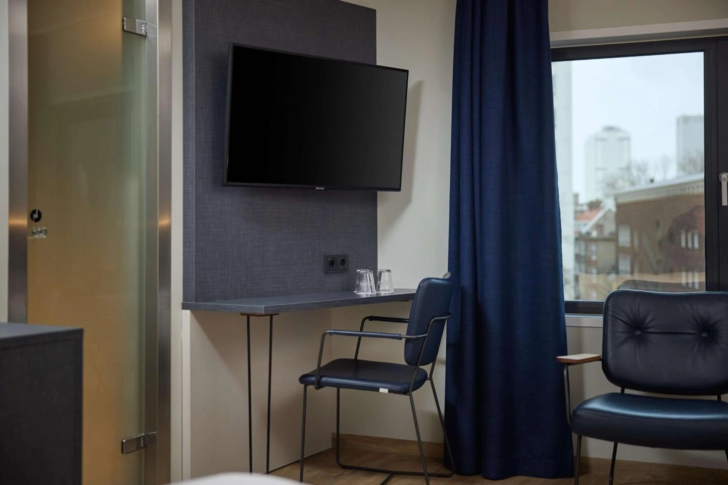 Bedroom in Inntel Hotels Rotterdam Centre