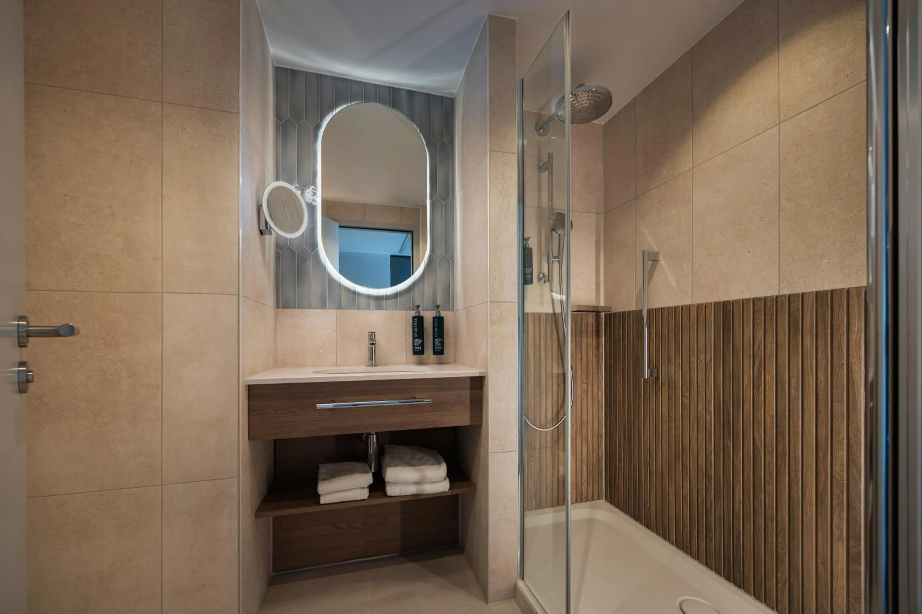 Bathroom in DoubleTree by Hilton Rotterdam Centre