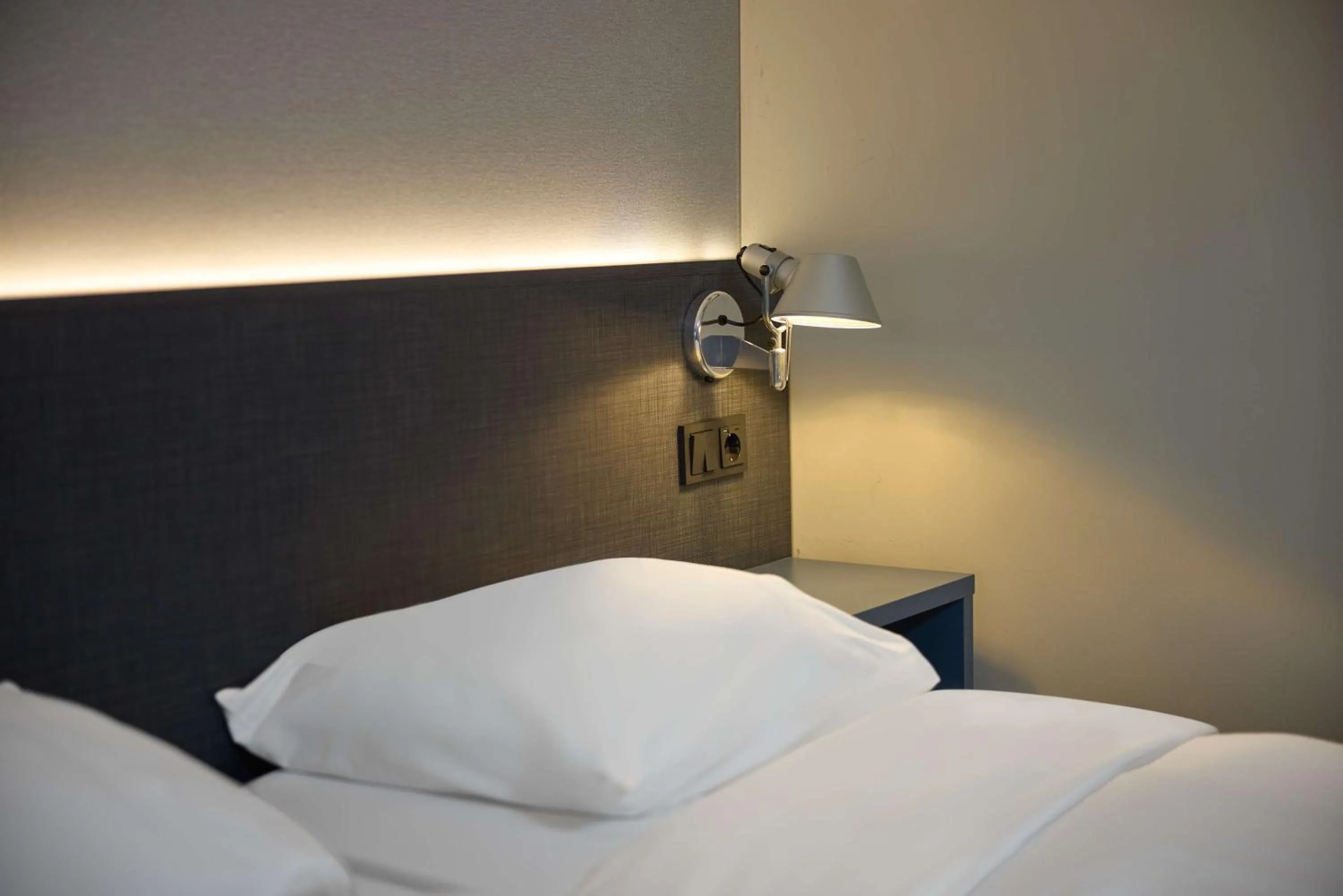 Bed in DoubleTree by Hilton Rotterdam Centre