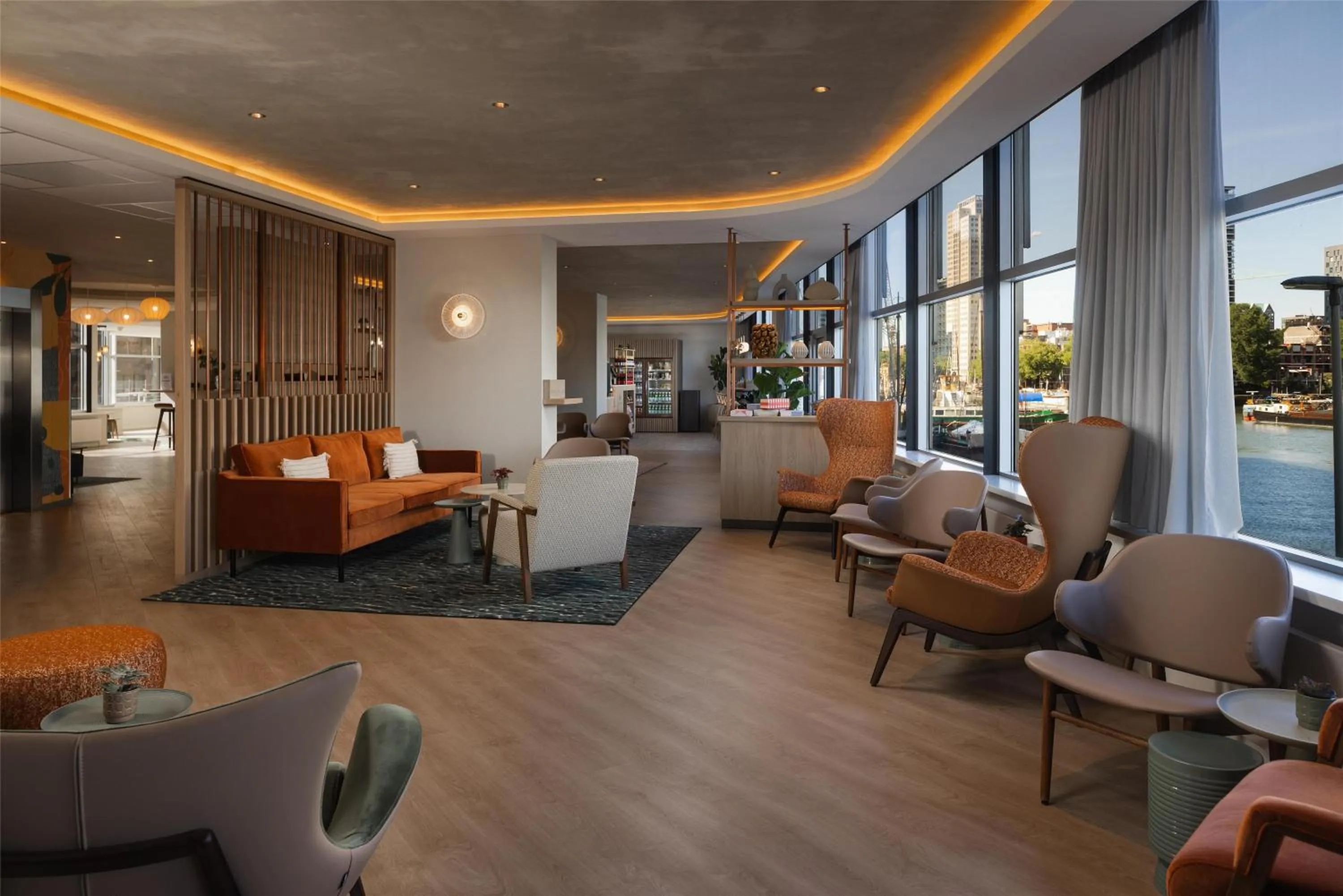 Lobby or reception in DoubleTree by Hilton Rotterdam Centre