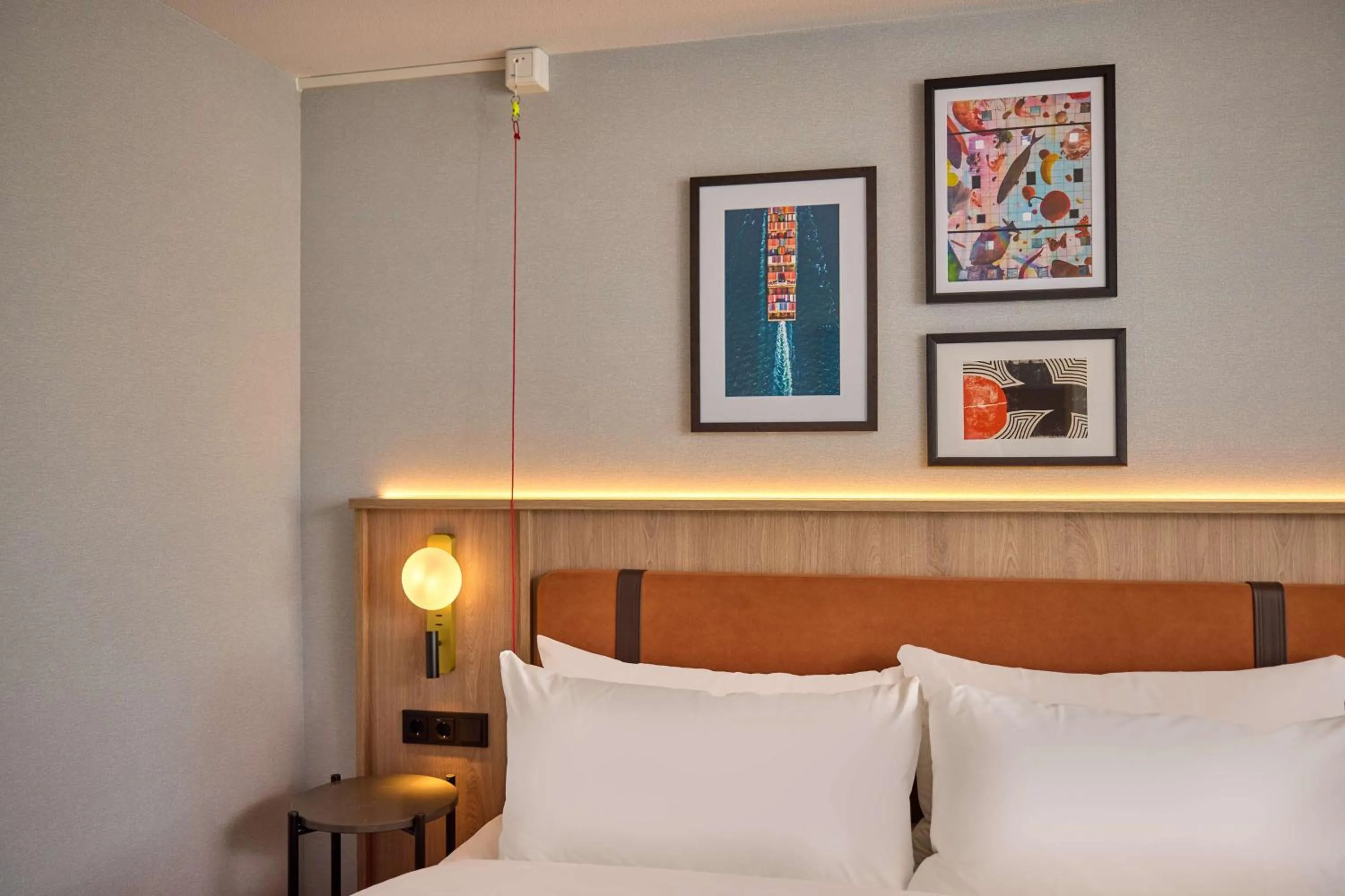 Bed in DoubleTree by Hilton Rotterdam Centre