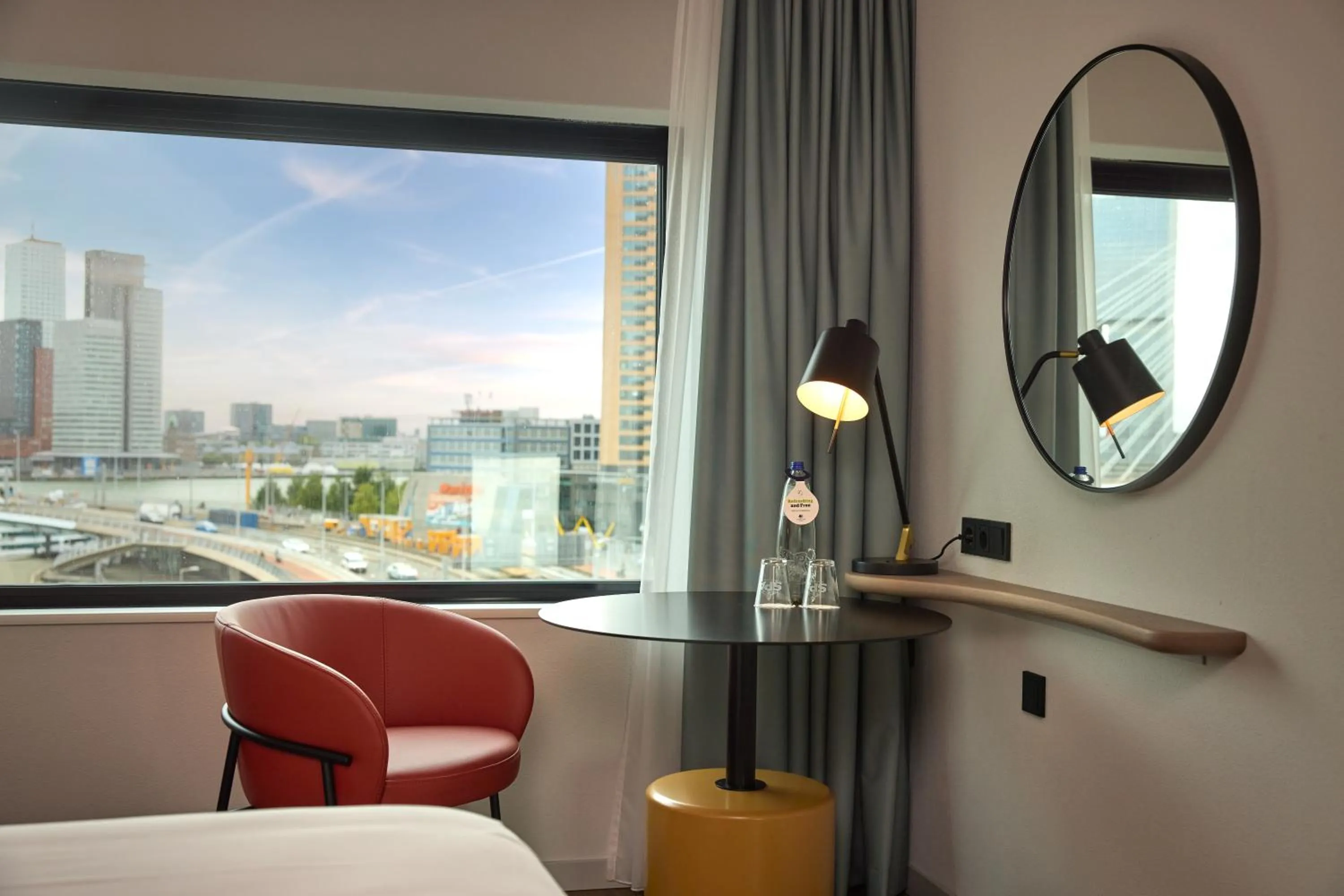 Bedroom, Bed in DoubleTree by Hilton Rotterdam Centre