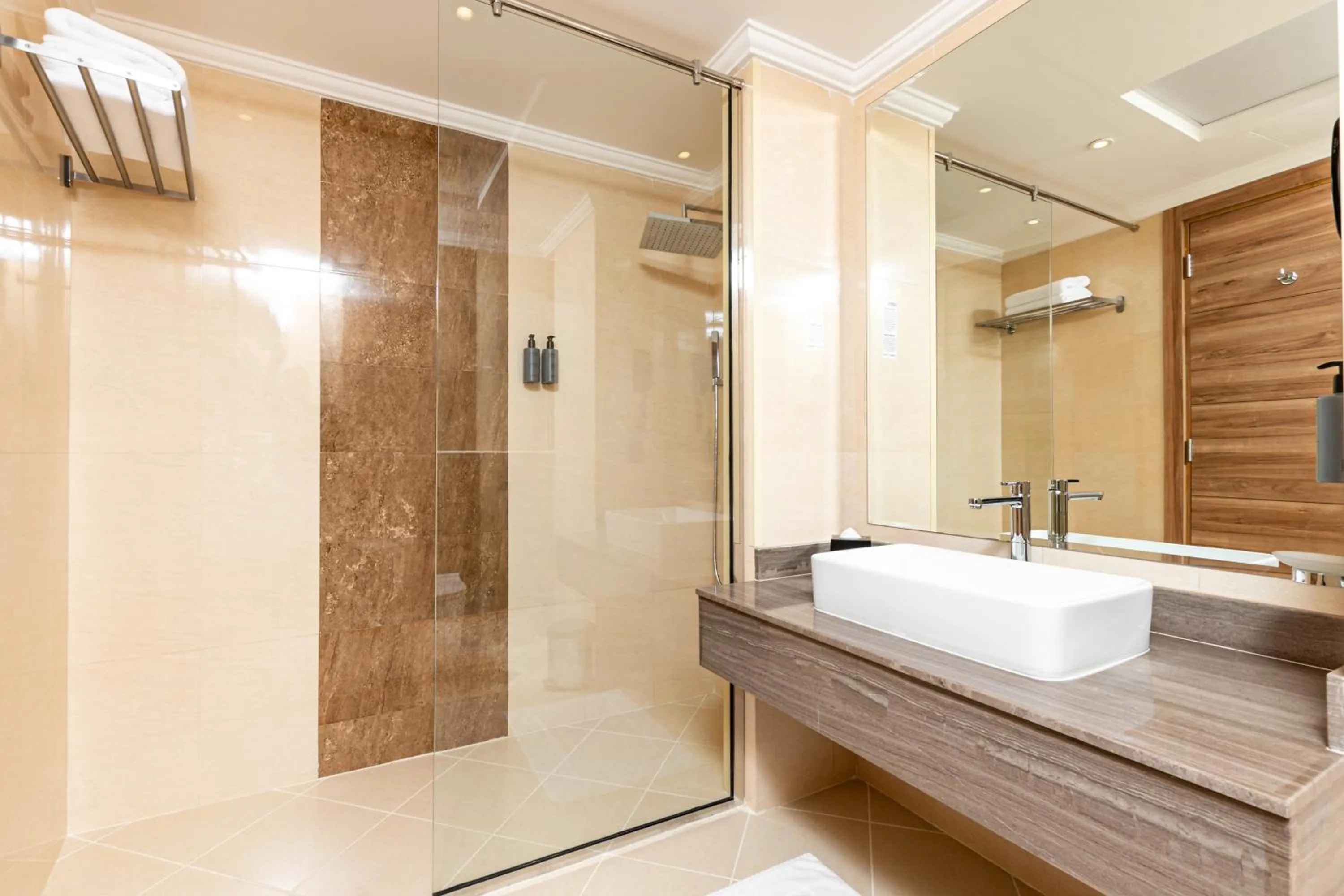 Shower in Pyramisa Hotel Apartments
