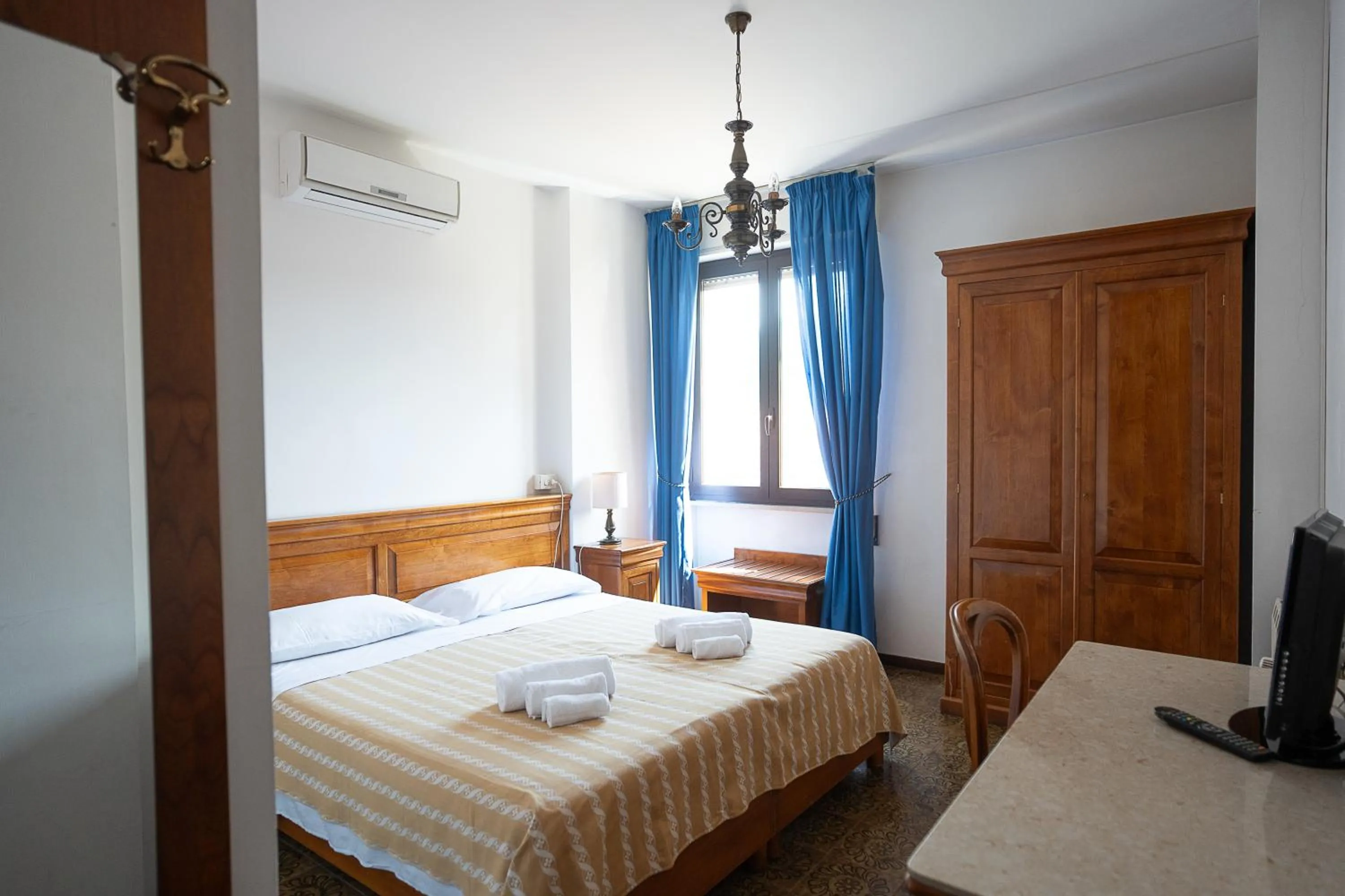 Bedroom, Bed in Hotel Napoleon