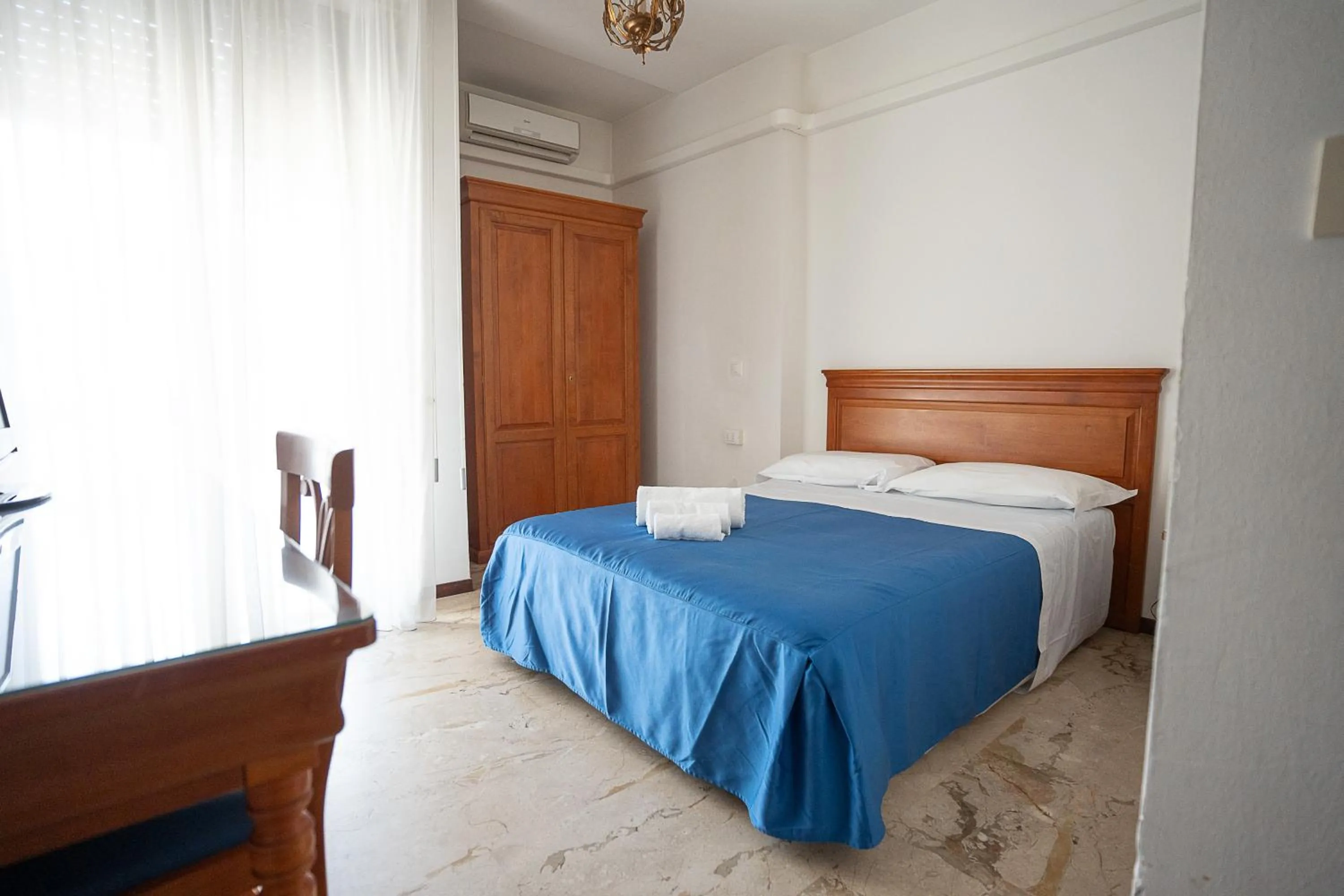 Bedroom, Bed in Hotel Napoleon