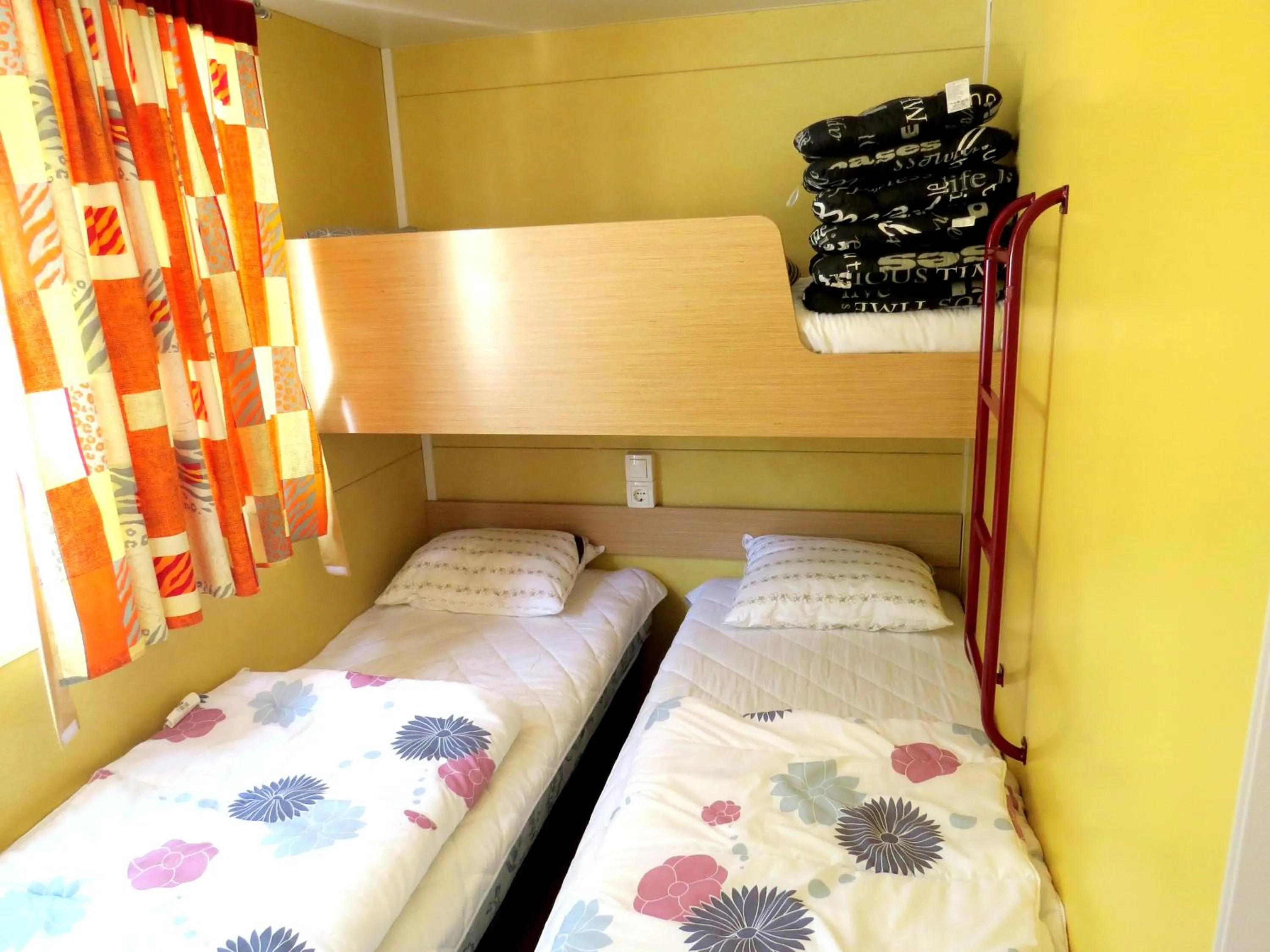 Bed in Camping Media Mobile Homes in Brioni Sunny Camping