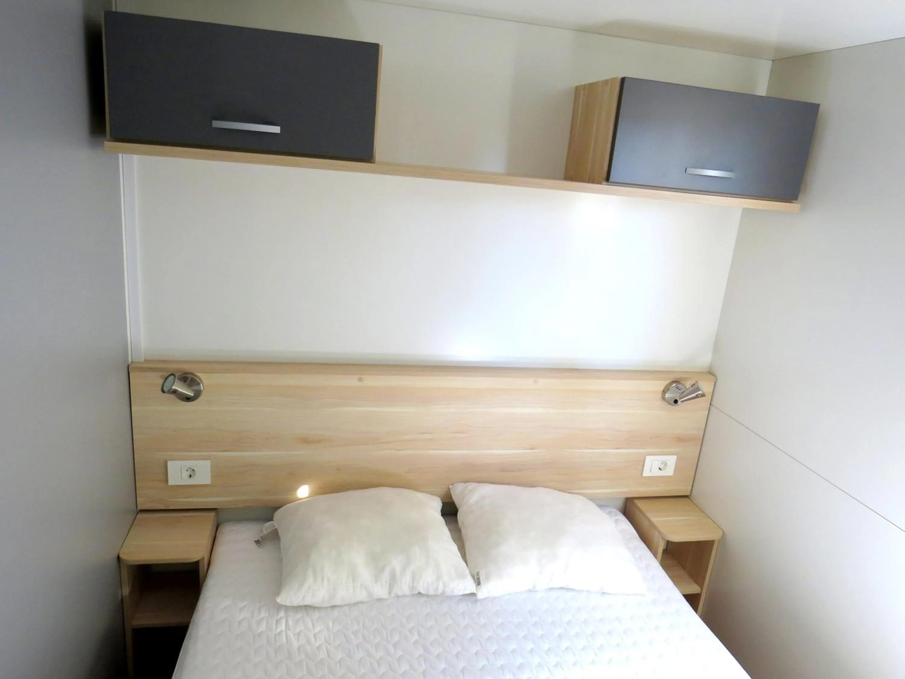 Bedroom in Camping Media Mobile Homes in Brioni Sunny Camping