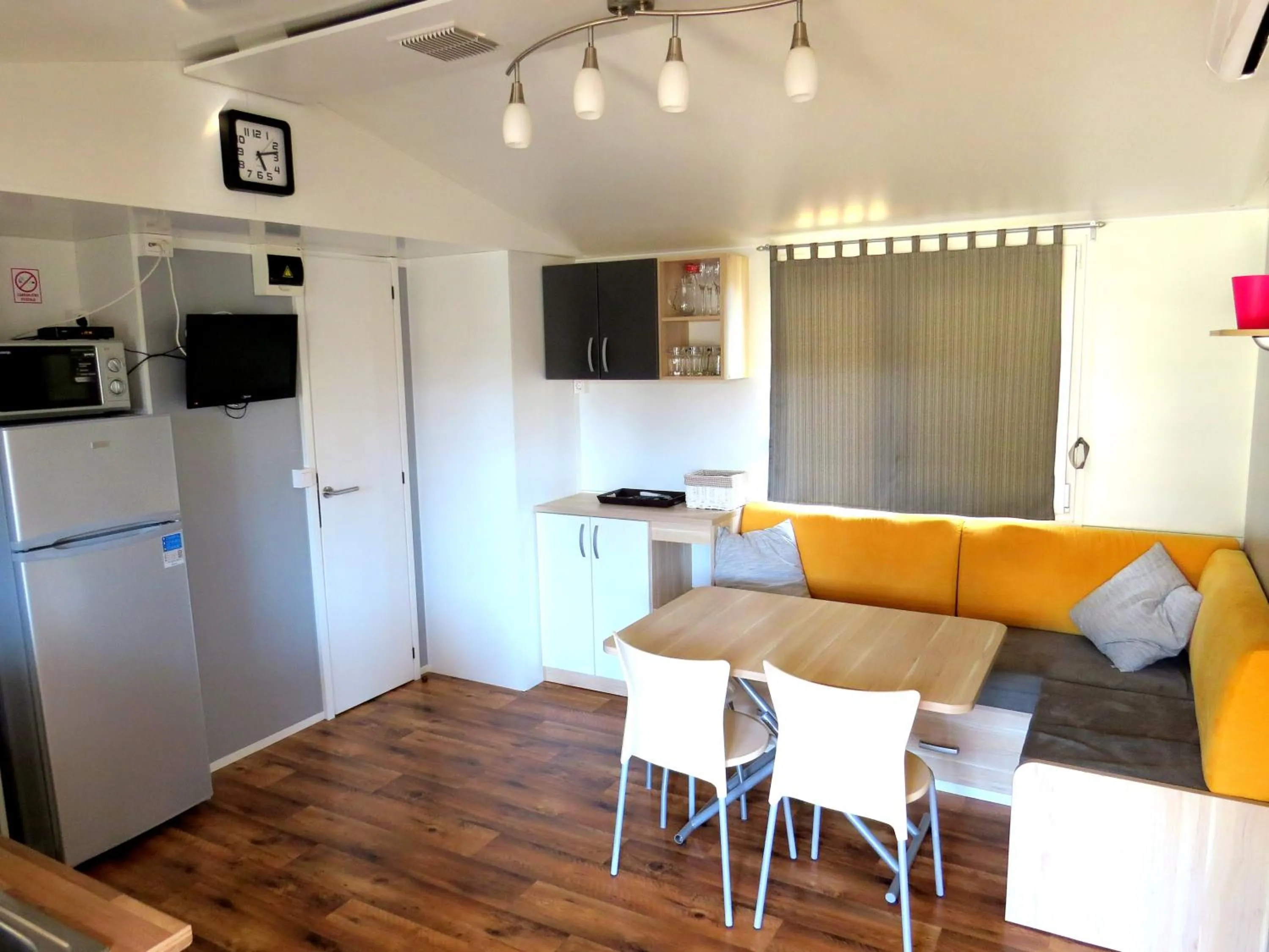 Living room in Camping Media Mobile Homes in Brioni Sunny Camping