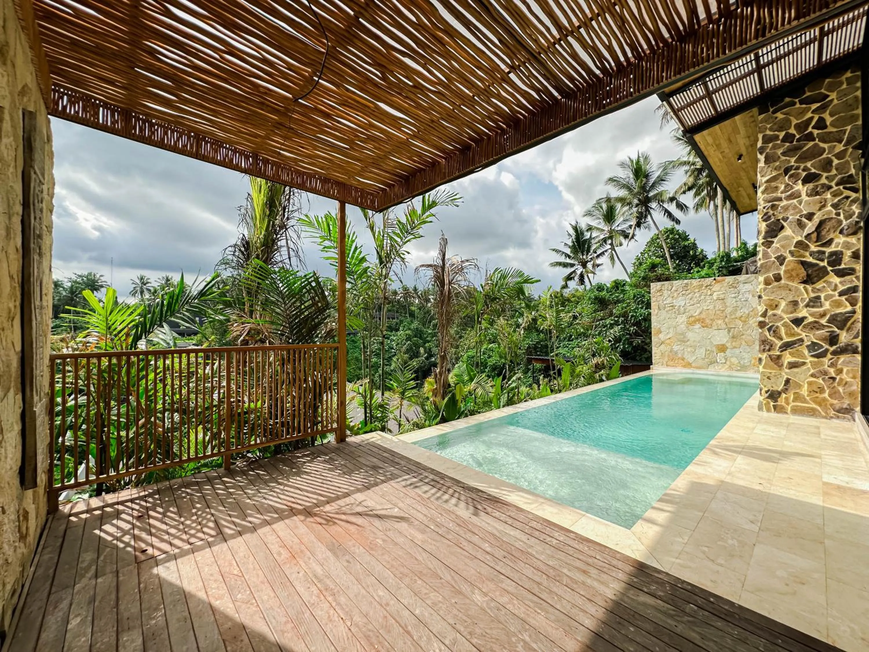 Swimming pool in Magical Jungle Resort