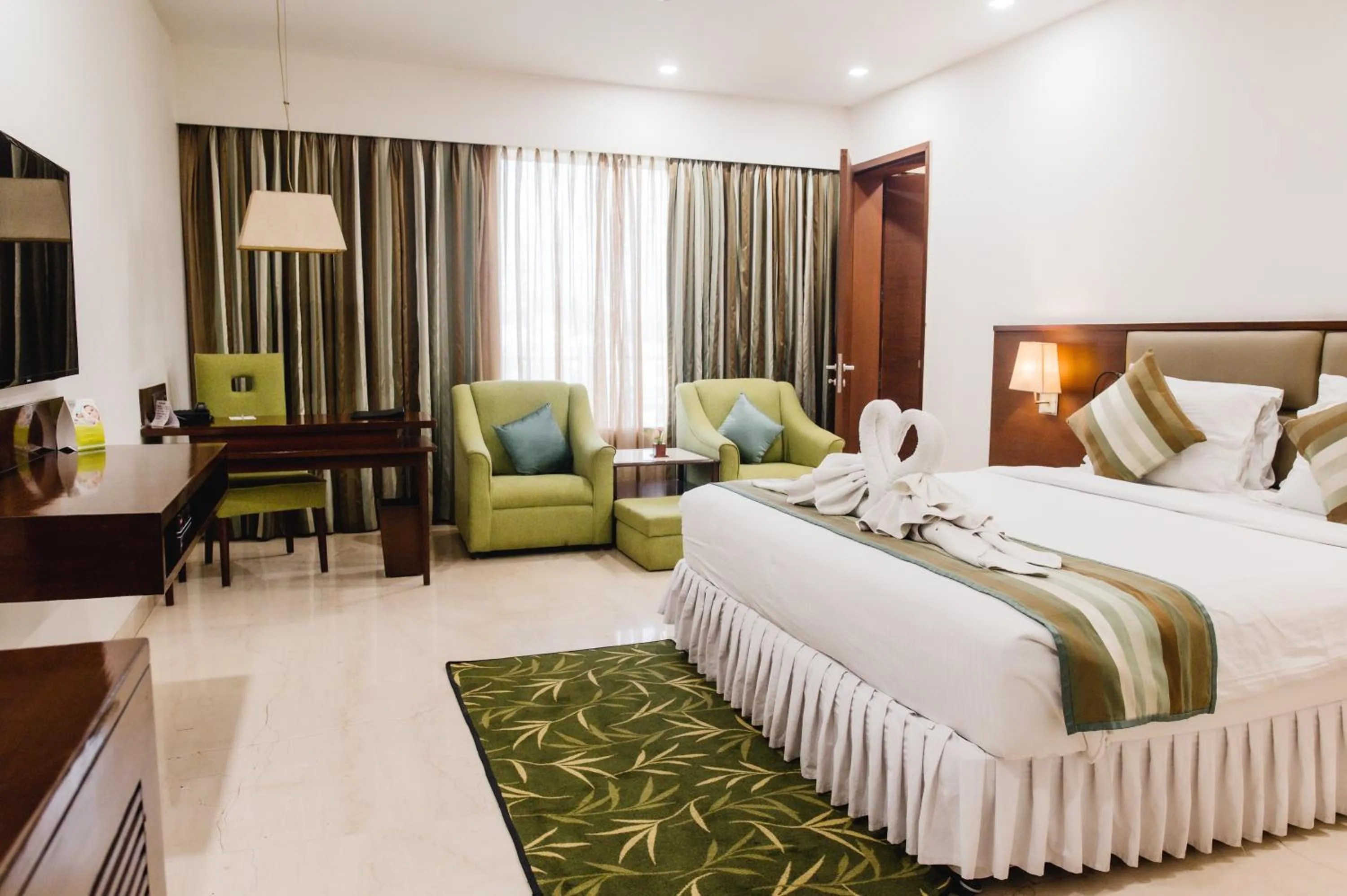 Seating area, Bed in The Alcor Hotel