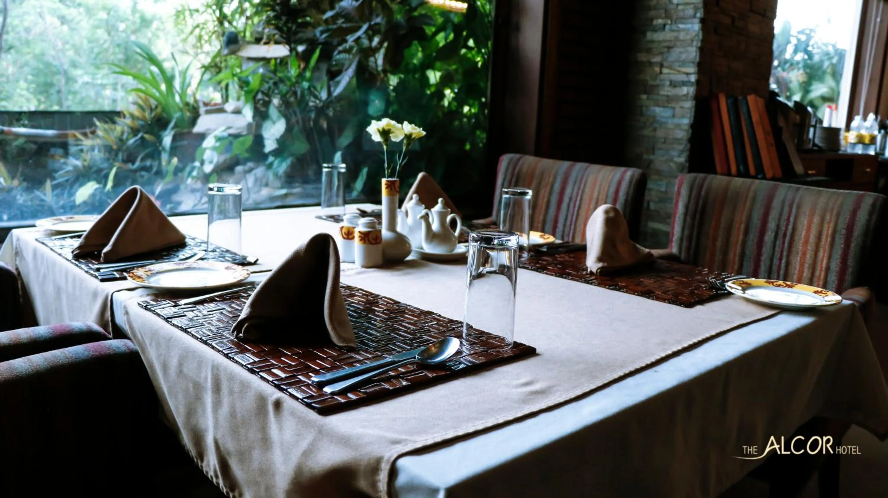 Restaurant/places to eat in The Alcor Hotel