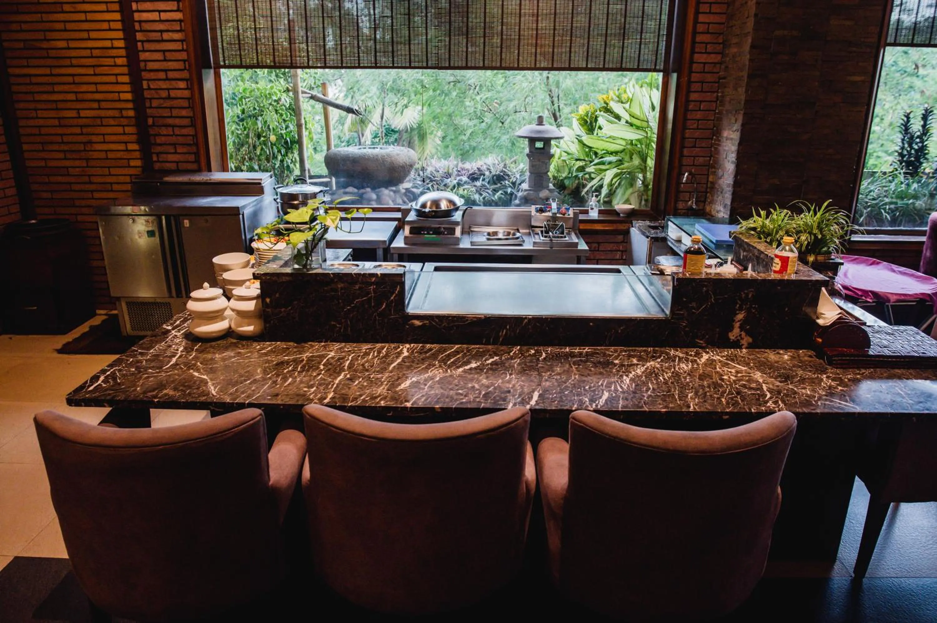 Restaurant/places to eat in The Alcor Hotel