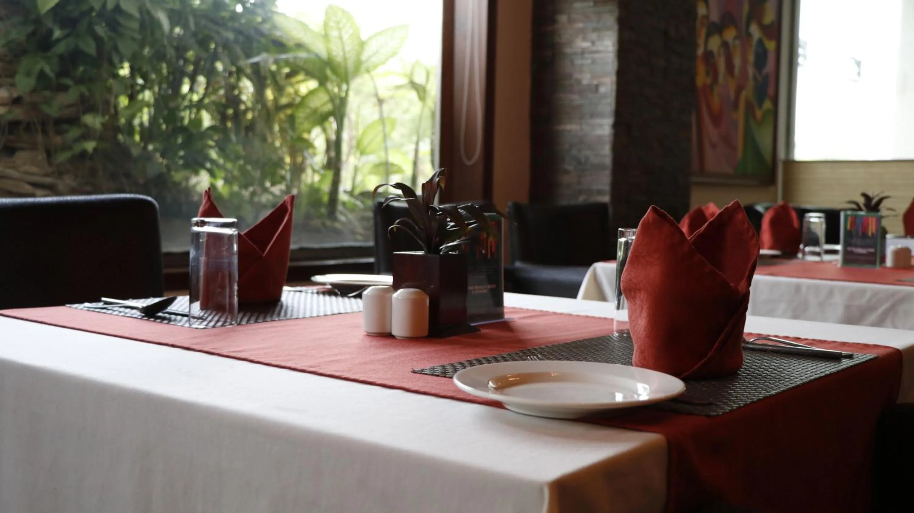 Restaurant/places to eat in The Alcor Hotel