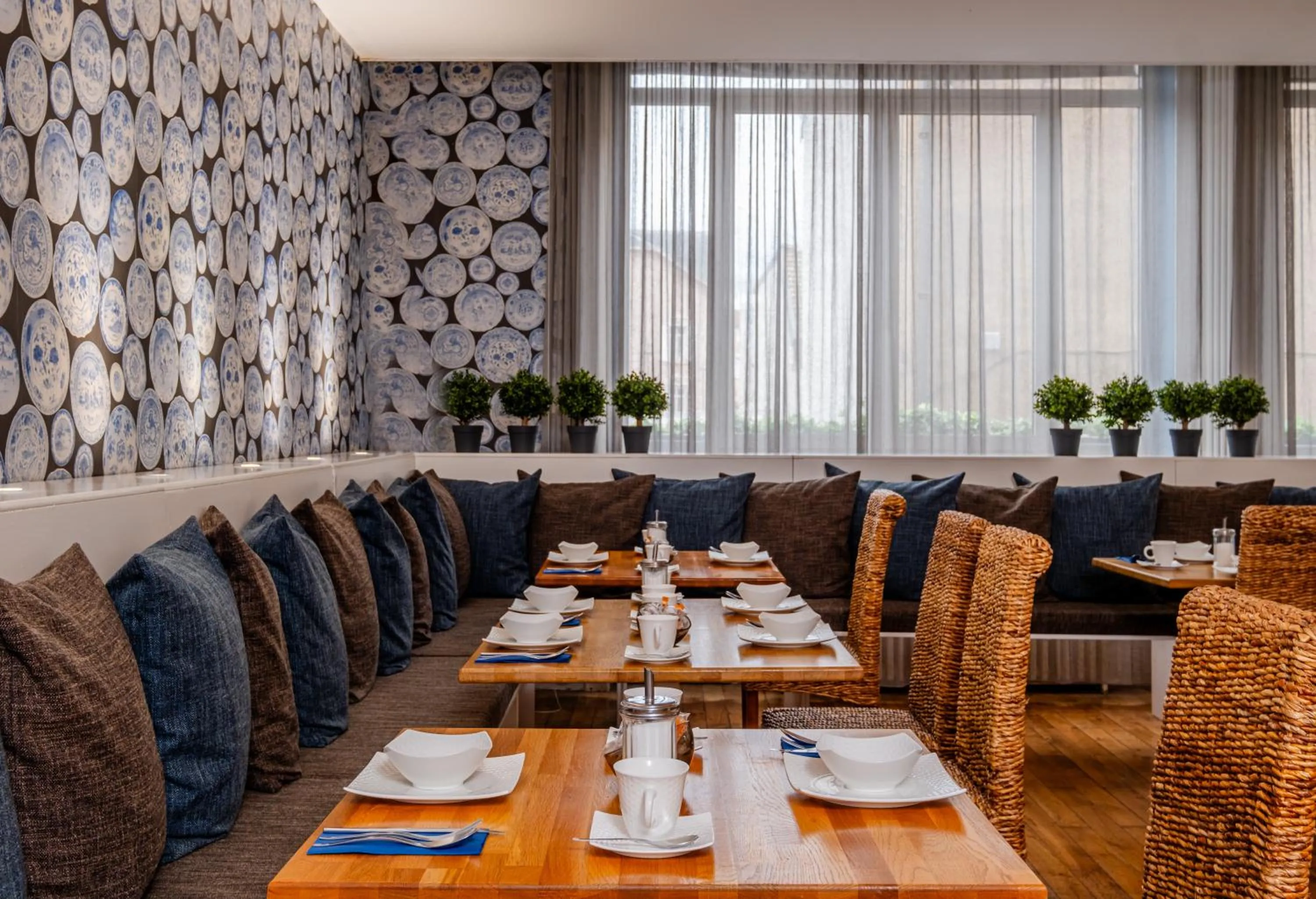 Breakfast in Nouvel Hôtel & Appartements