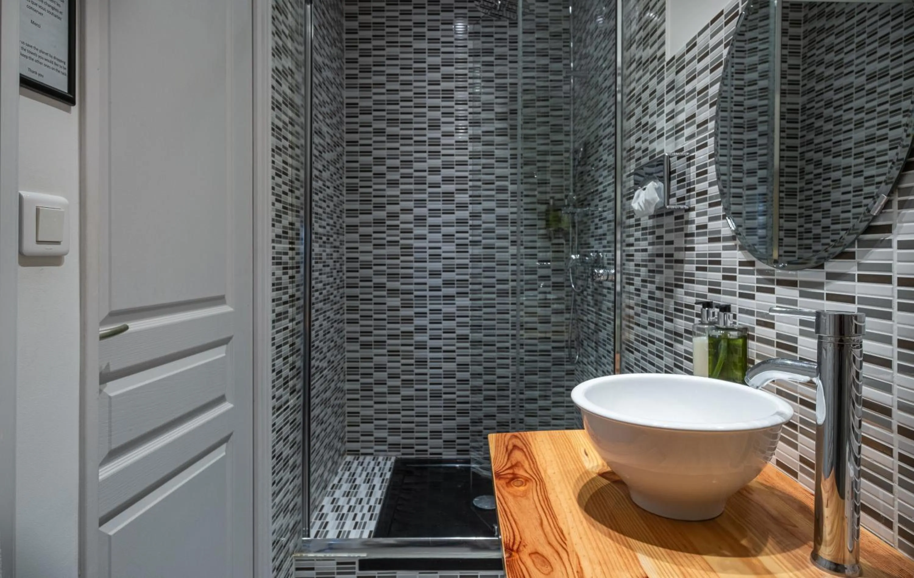 Bathroom in Nouvel Hôtel & Appartements