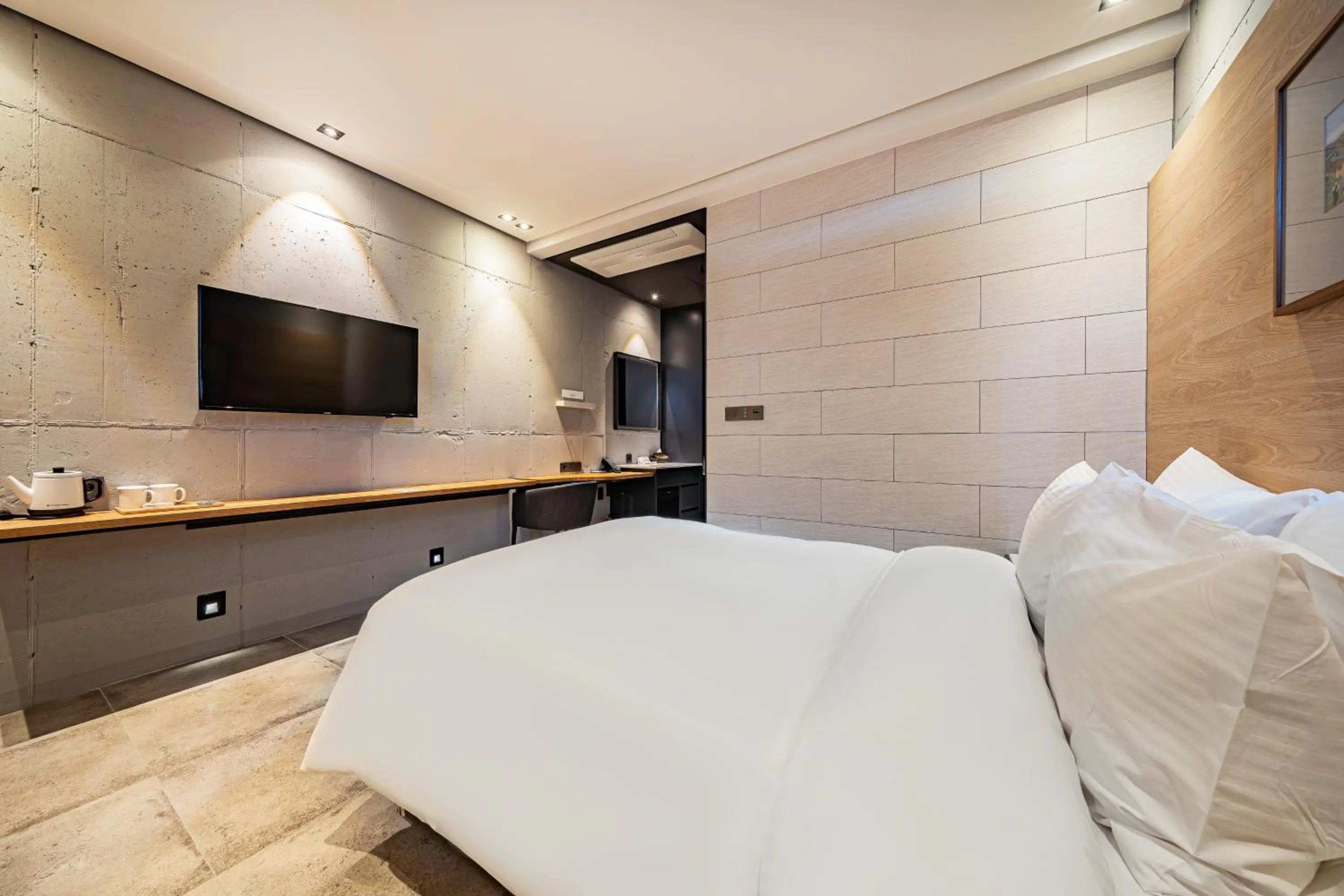 Bed in The Hong C Hotel