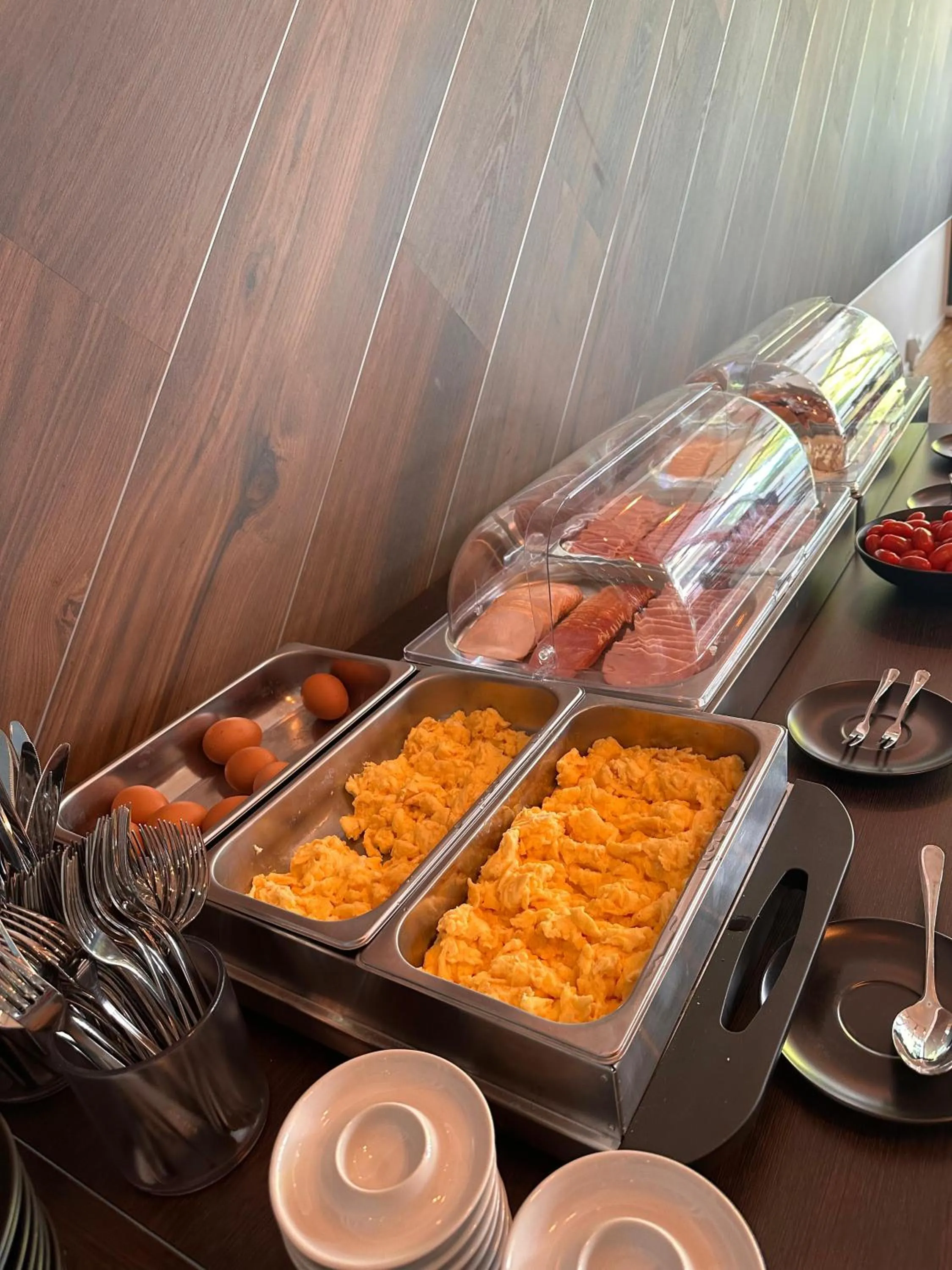 Food and drinks in Green Night Hotel