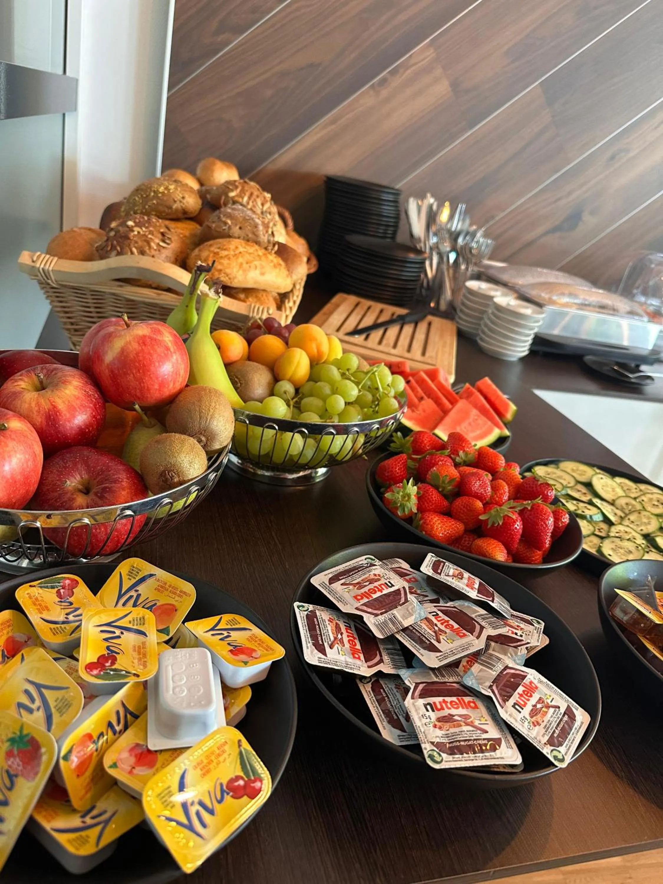 Restaurant/places to eat in Green Night Hotel