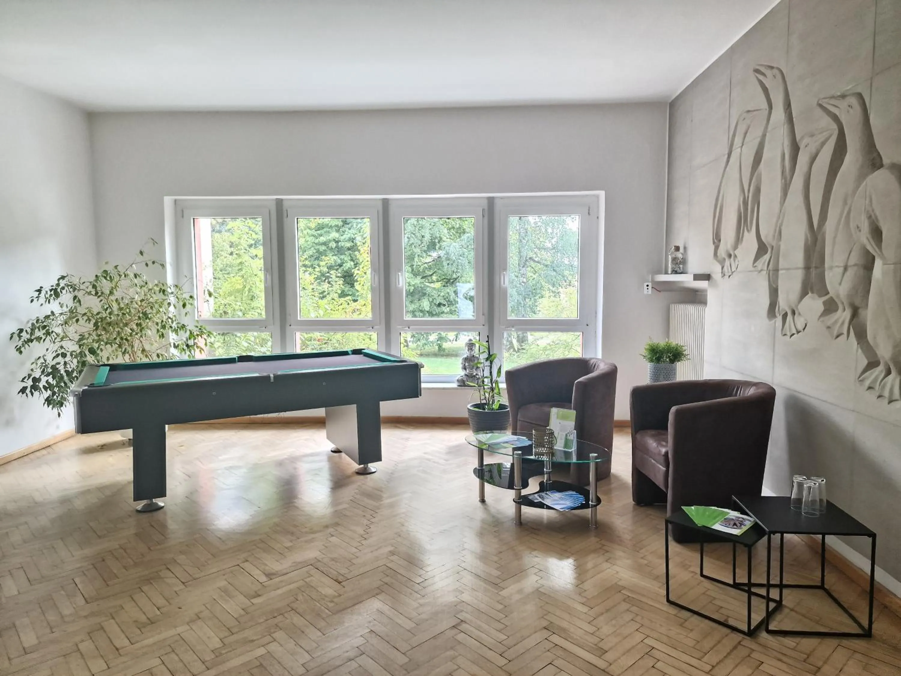 Billiard in Green Night Hotel