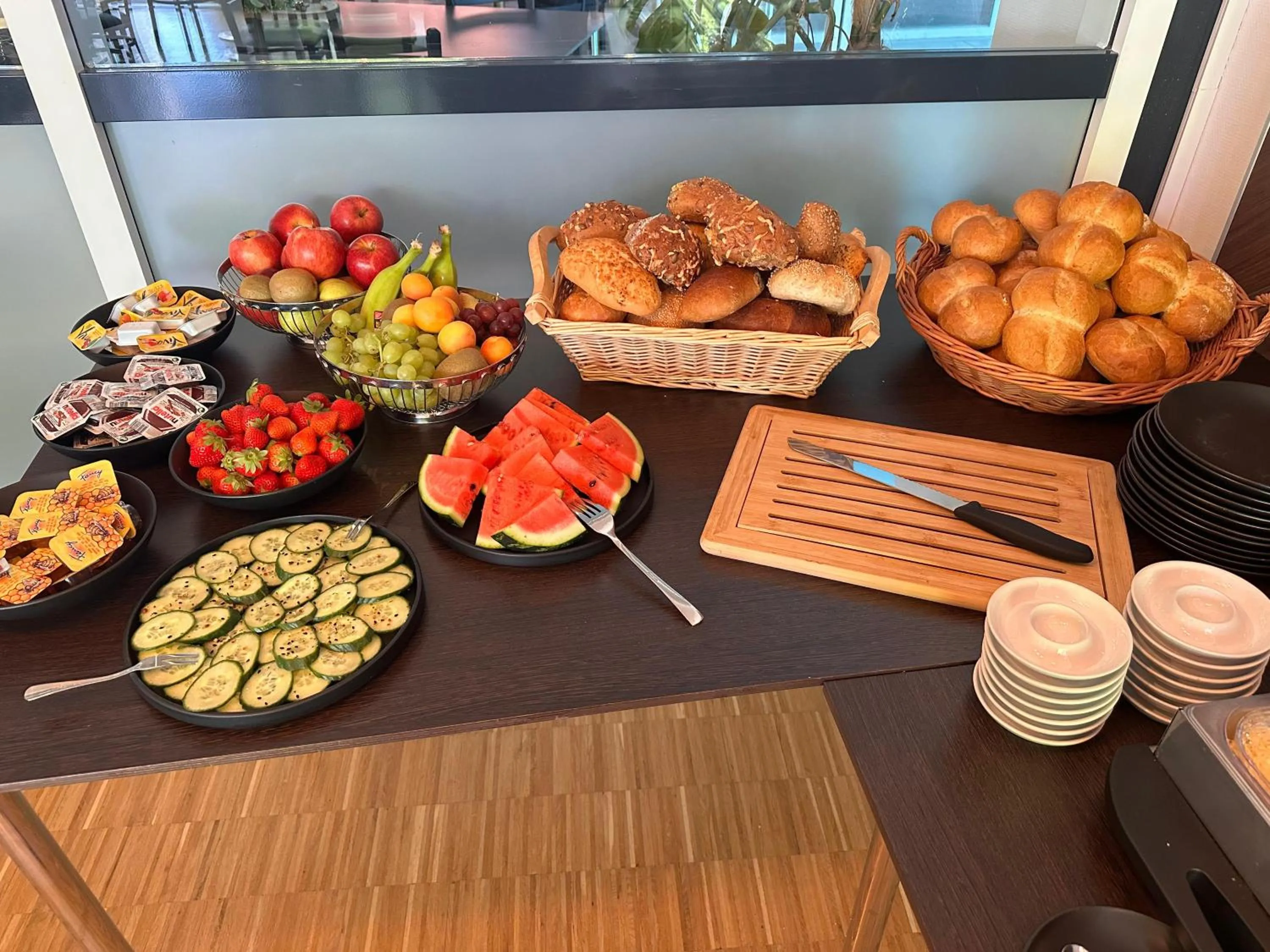 Food and drinks in Green Night Hotel