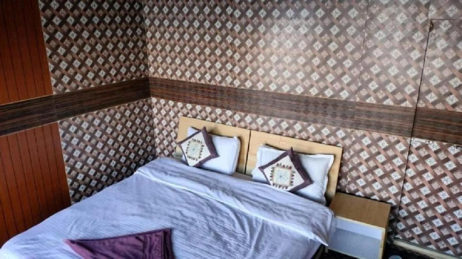 Bed in Soma Retreat Cottage, Pangong Lake