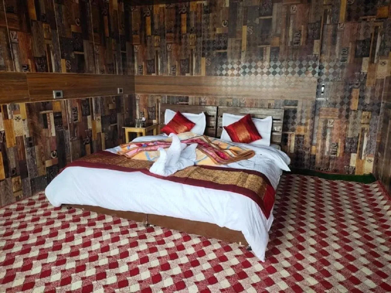 Bed in Soma Retreat Cottage, Pangong Lake