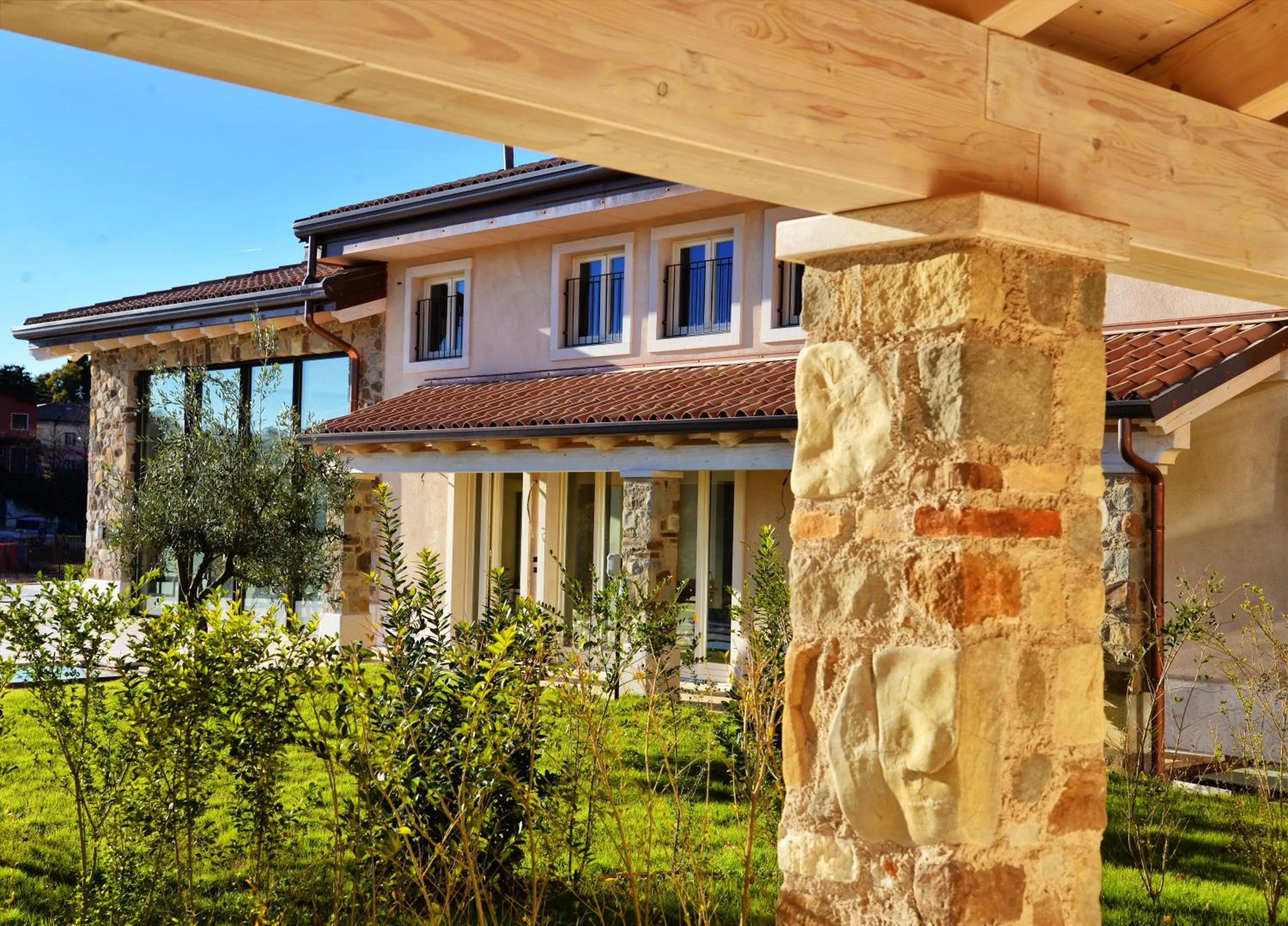 Facade/entrance in Relais Rossar Boutique Hotel Garda & Hills