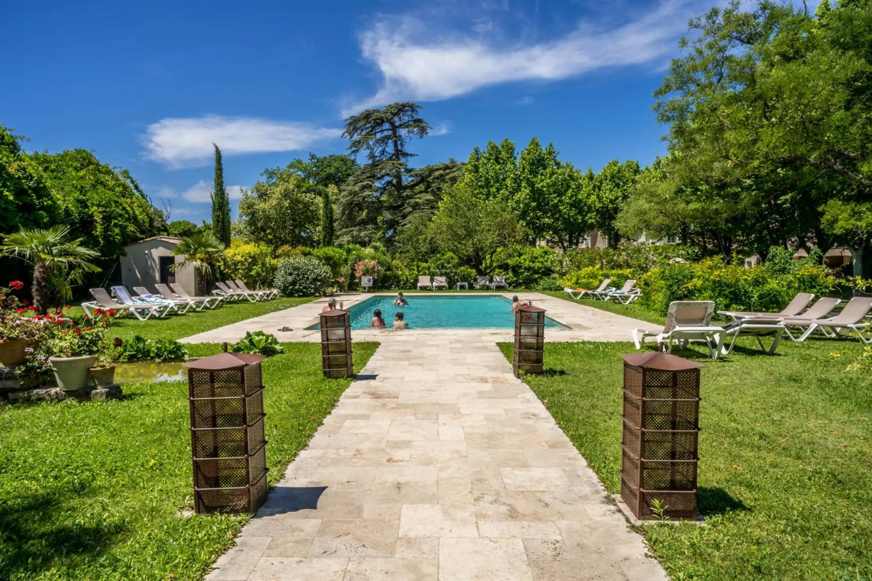 Pool view in Demeures et Châteaux Hôtel L'Hermitage Pool view in Demeures et Châteaux Hôtel L'Hermitage