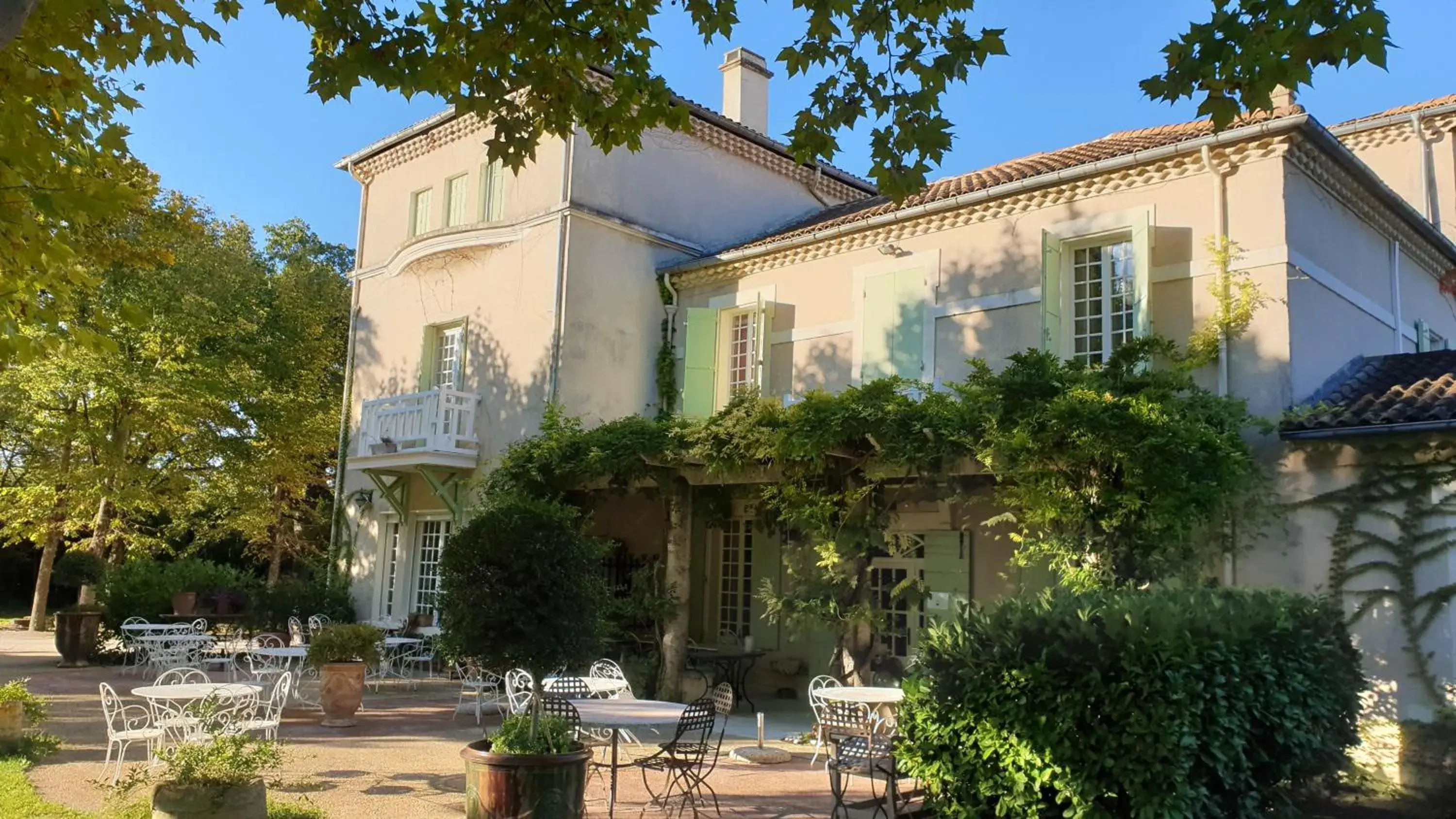 Property building in Demeures et Châteaux Hôtel L'Hermitage Property building in Demeures et Châteaux Hôtel L'Hermitage
