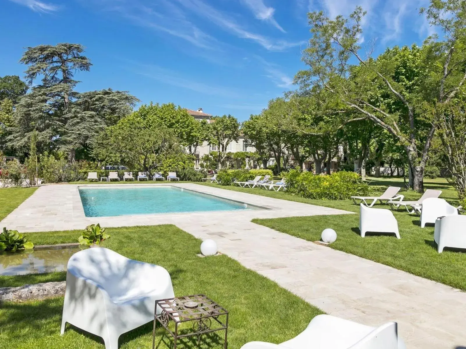 Swimming pool in Demeures et Châteaux Hôtel L'Hermitage Swimming pool in Demeures et Châteaux Hôtel L'Hermitage