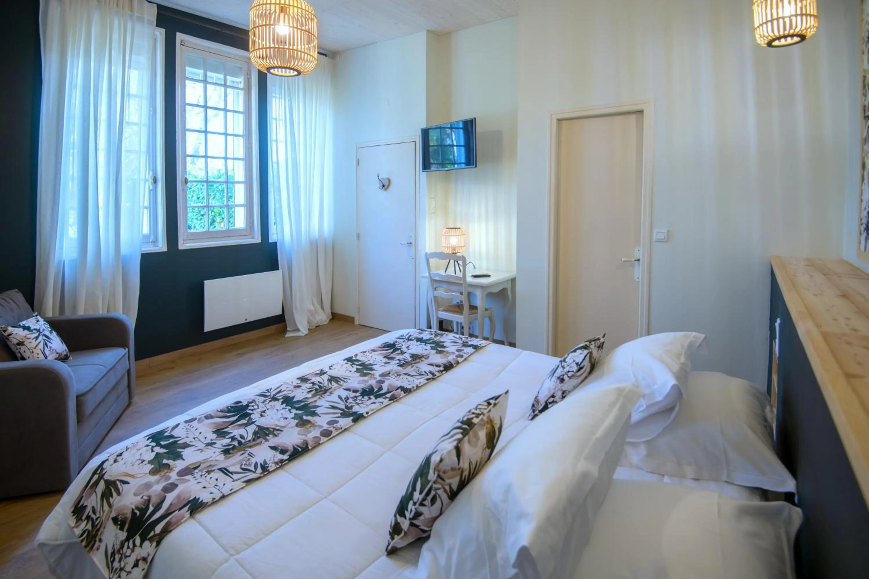 Bed in Demeures et Châteaux Hôtel L'Hermitage