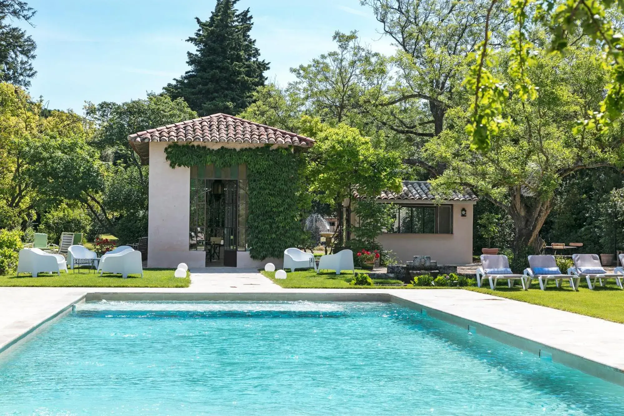 Swimming pool in Demeures et Châteaux Hôtel L'Hermitage Swimming pool in Demeures et Châteaux Hôtel L'Hermitage