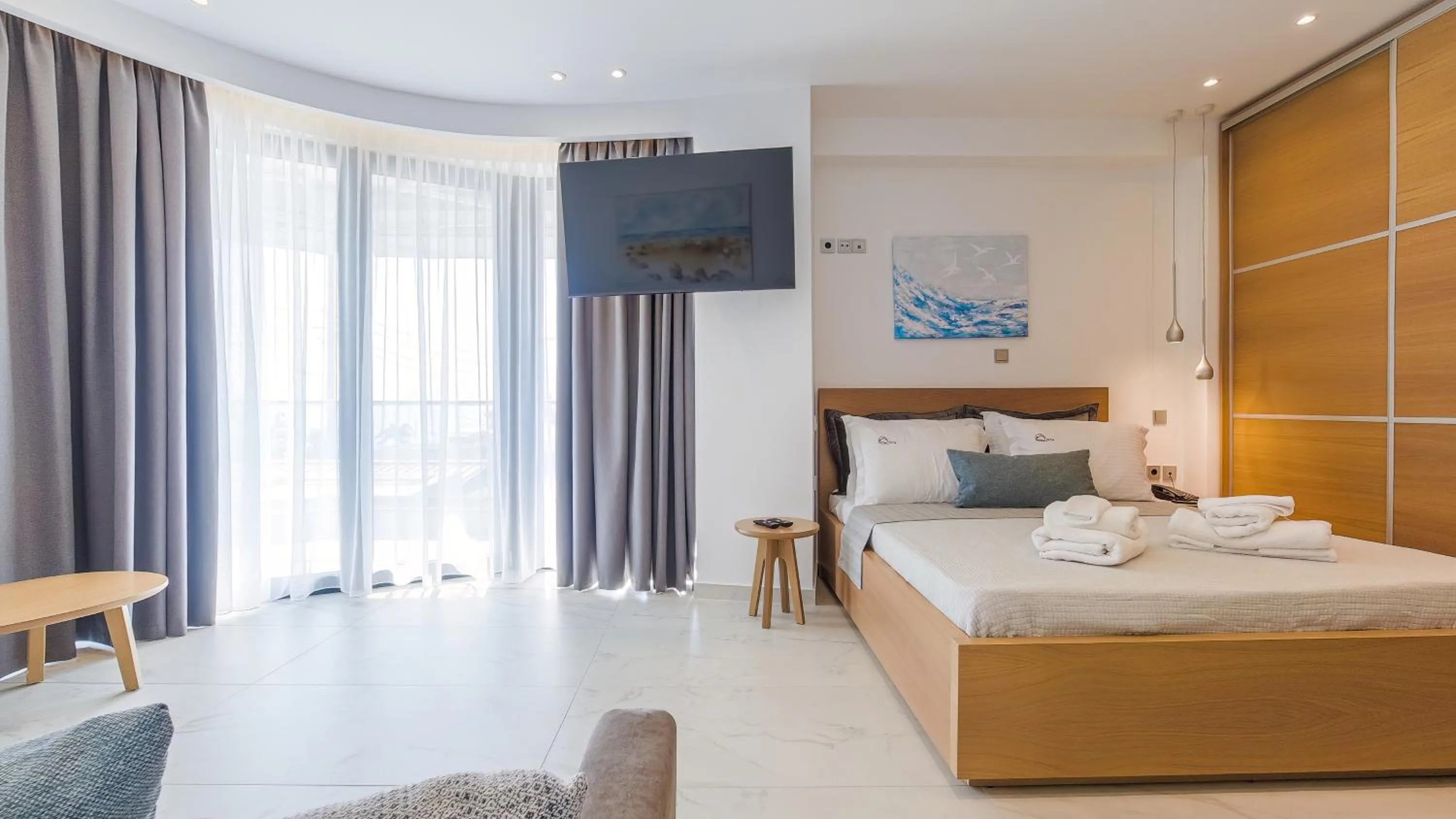 TV and multimedia, Bed in Kima Premium Apartments