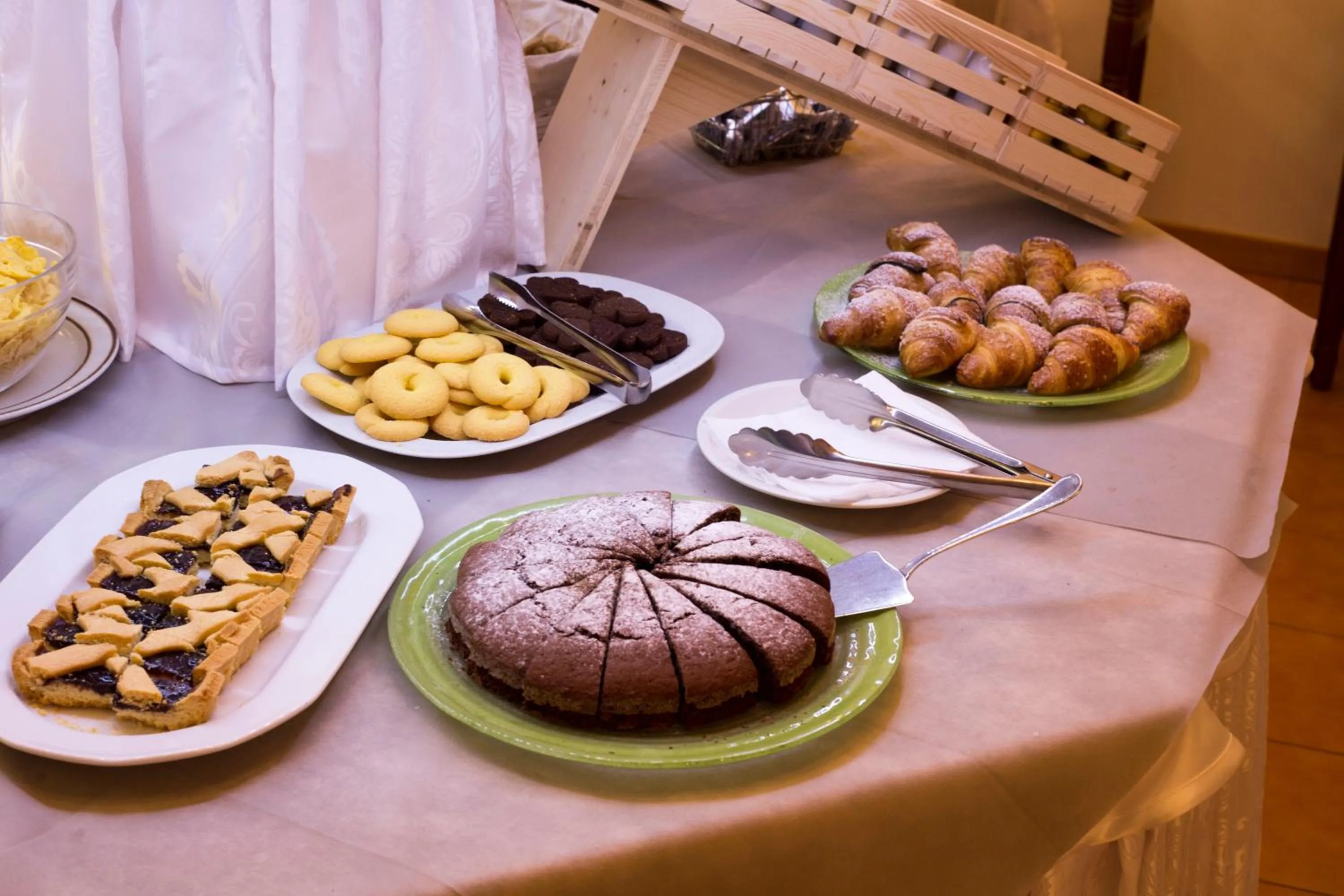 Buffet breakfast in Hotel Vela Azzurra