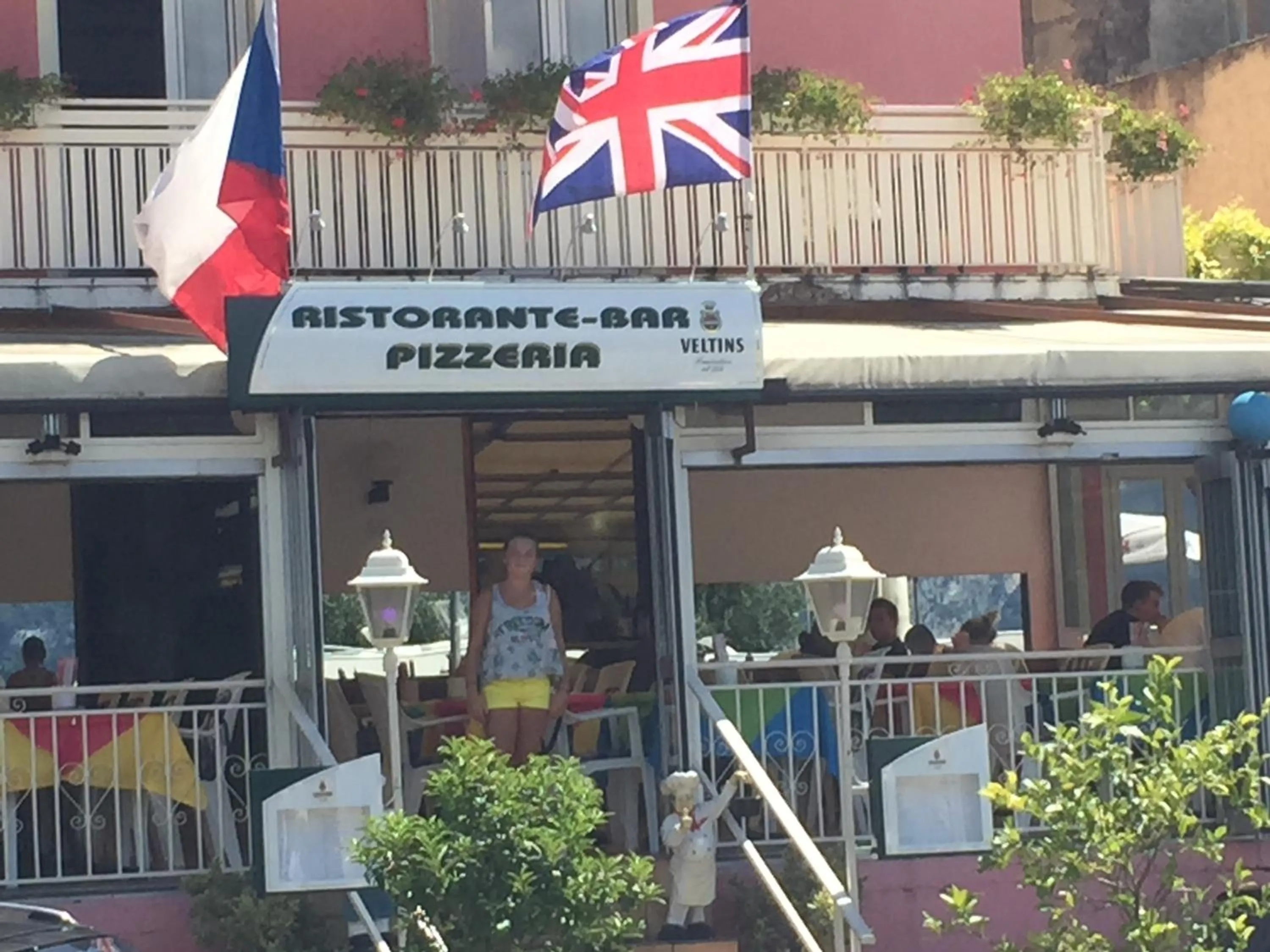 Restaurant/places to eat in Hotel Vela Azzurra