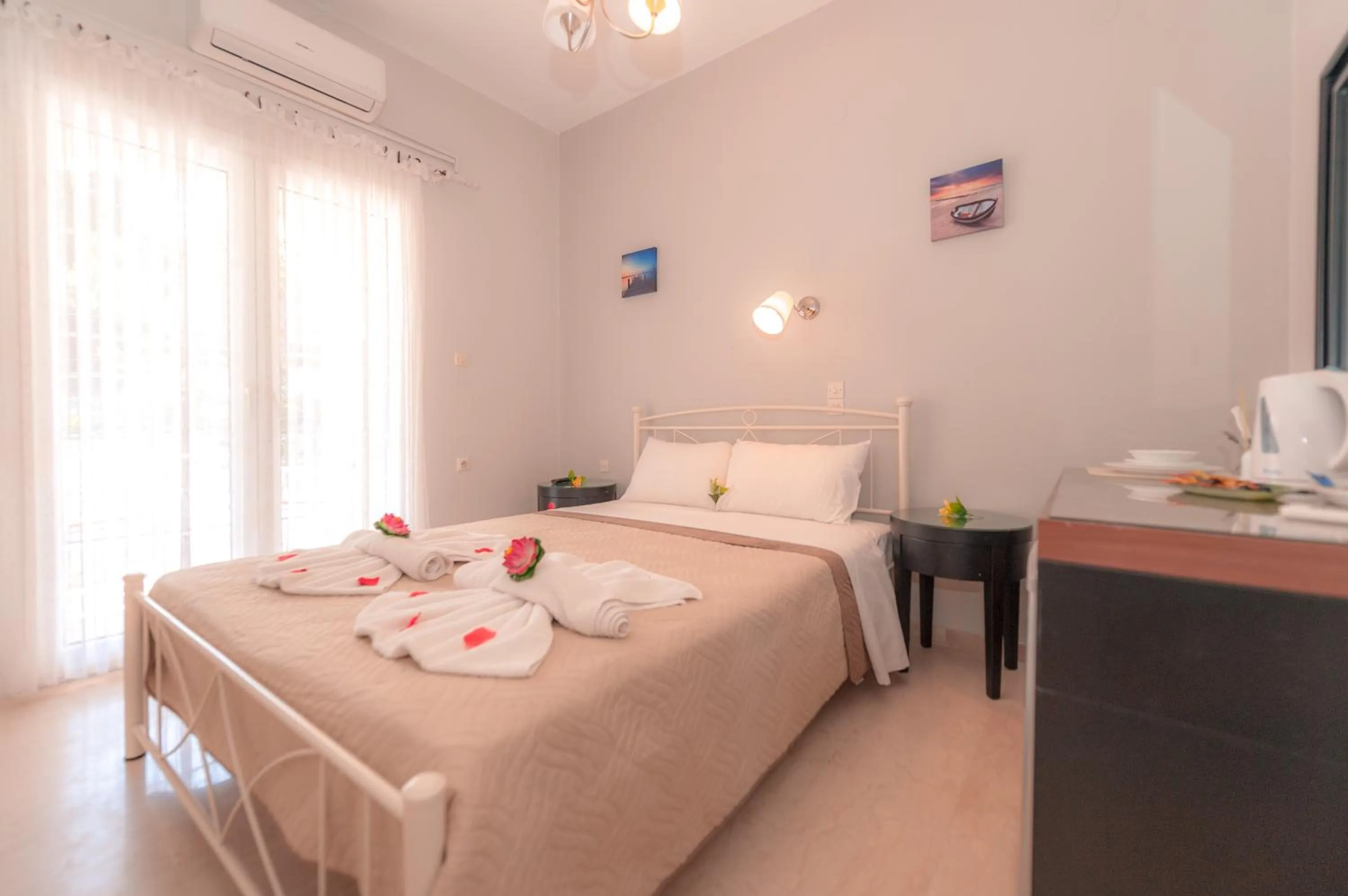 Bed in Vassilis Paradise Garden Aparthotel