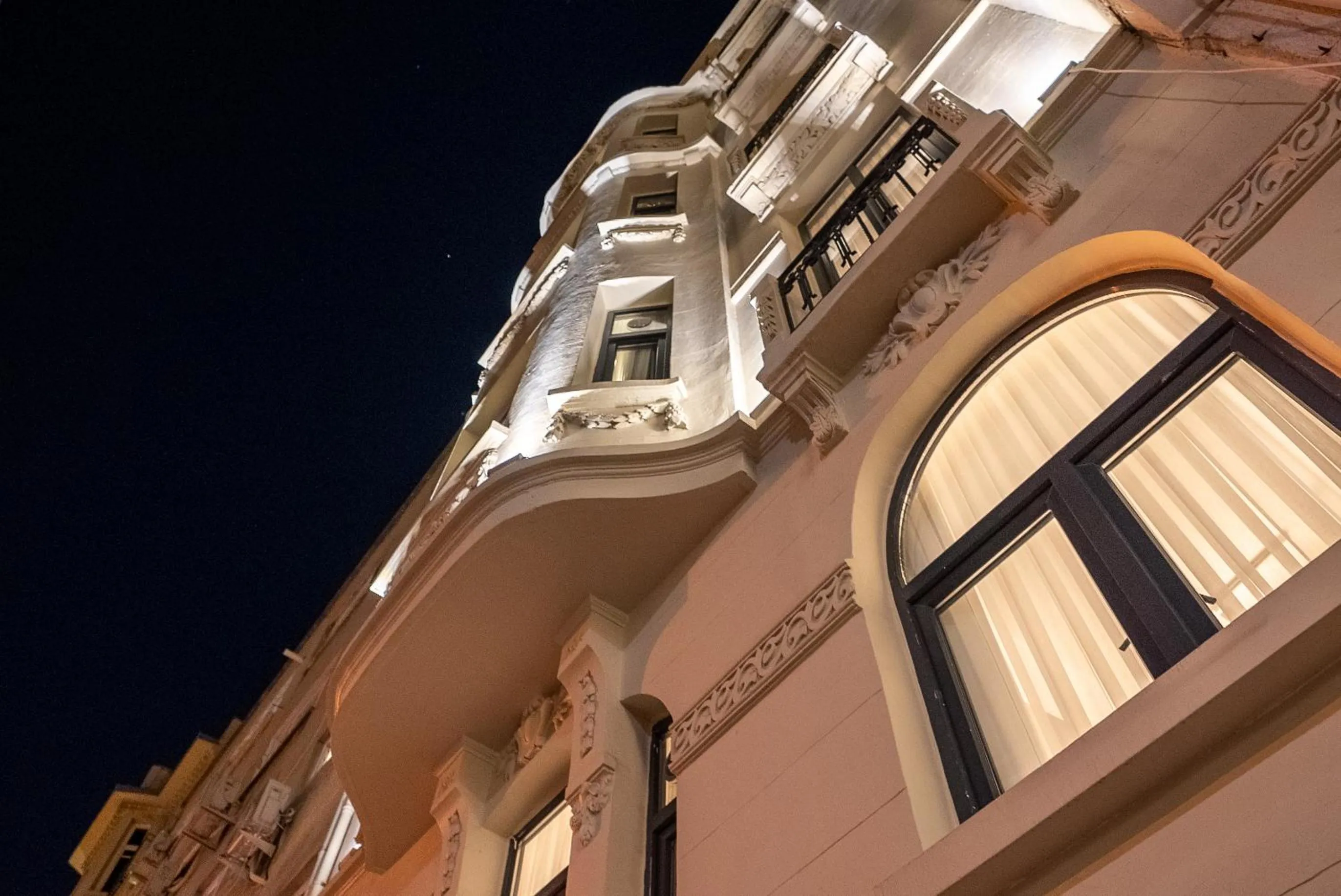 Property building in Alness Residence