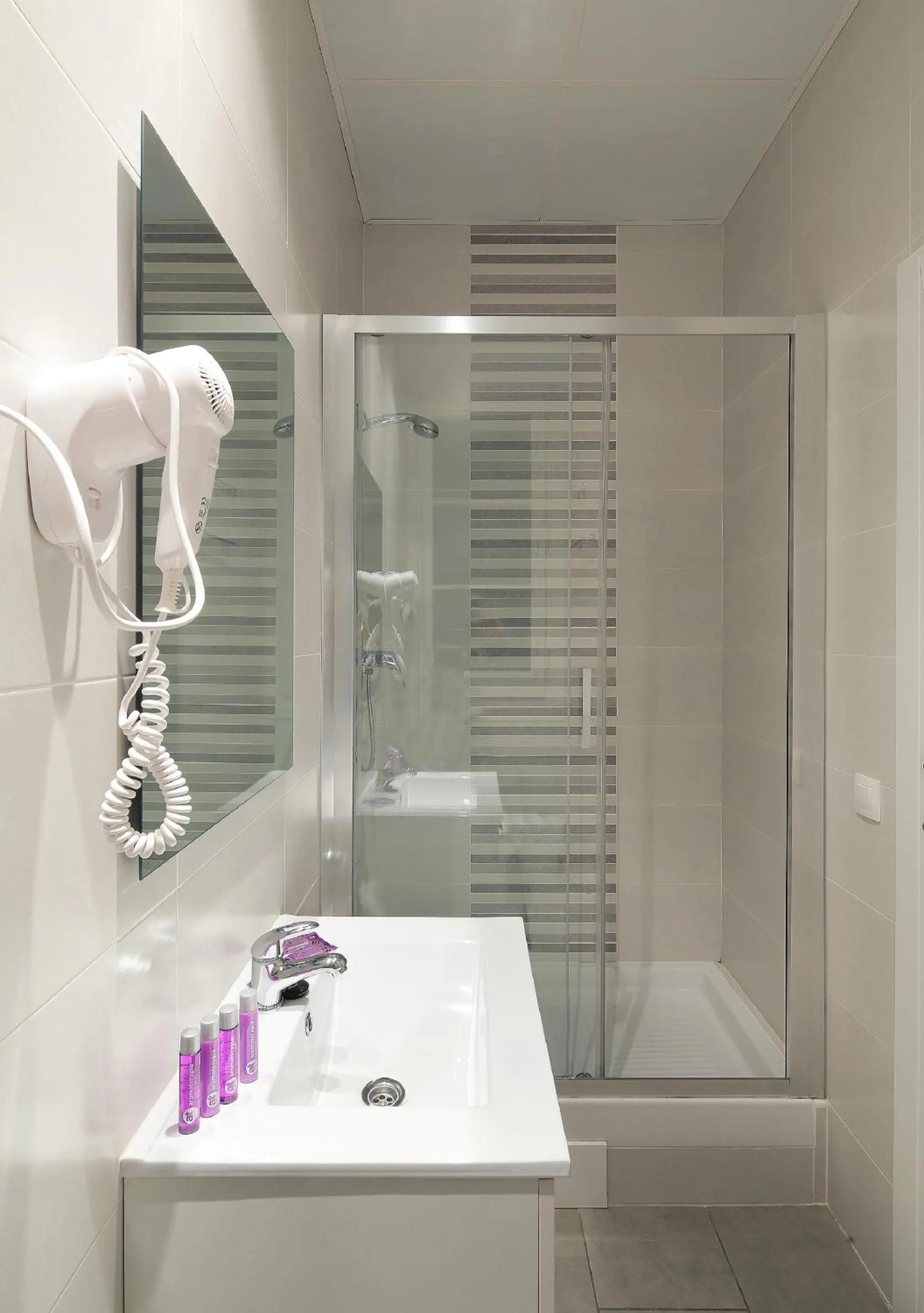 Shower in Hostal Balkonis