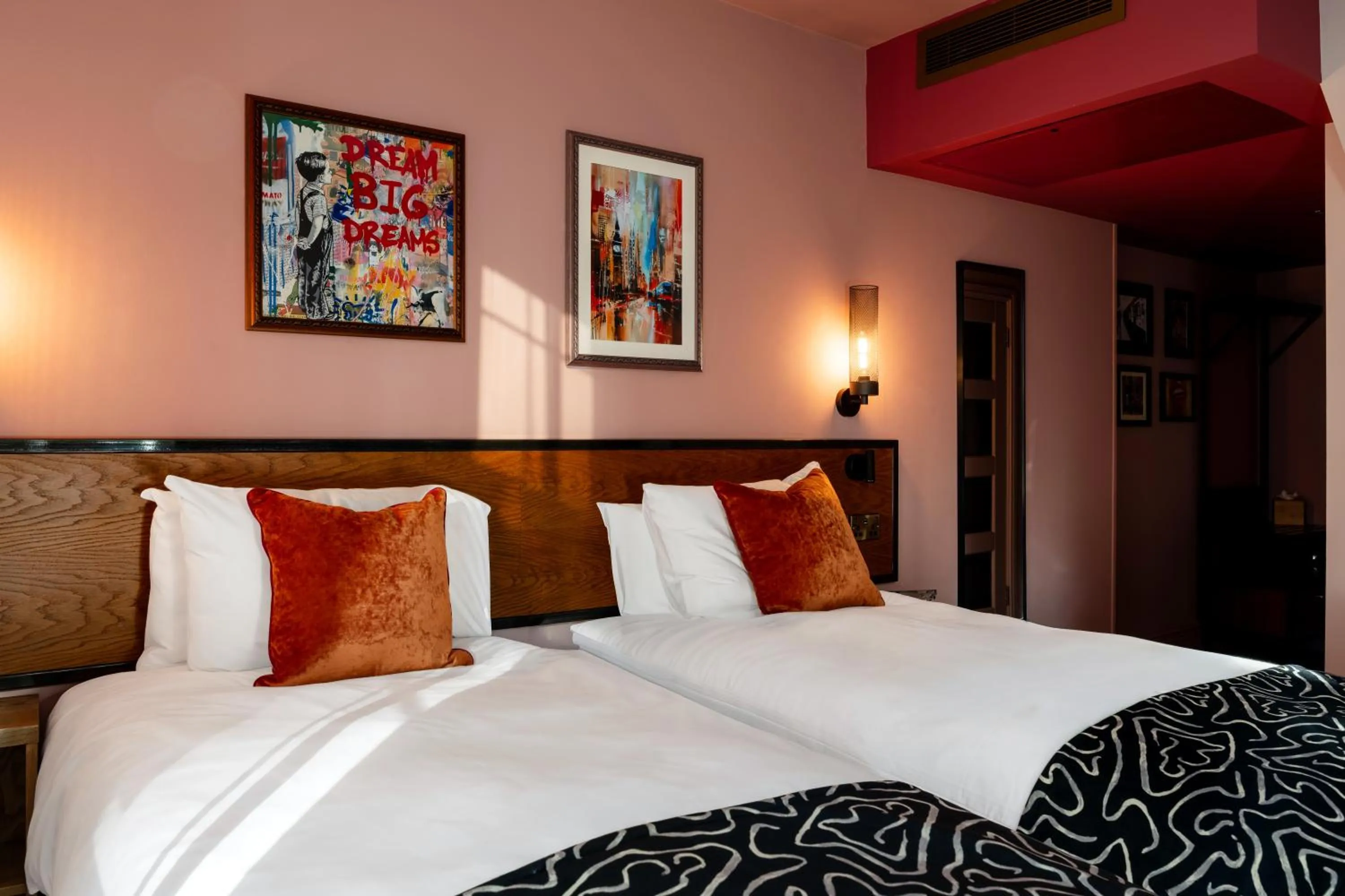 Bed in The Wellington Hotel