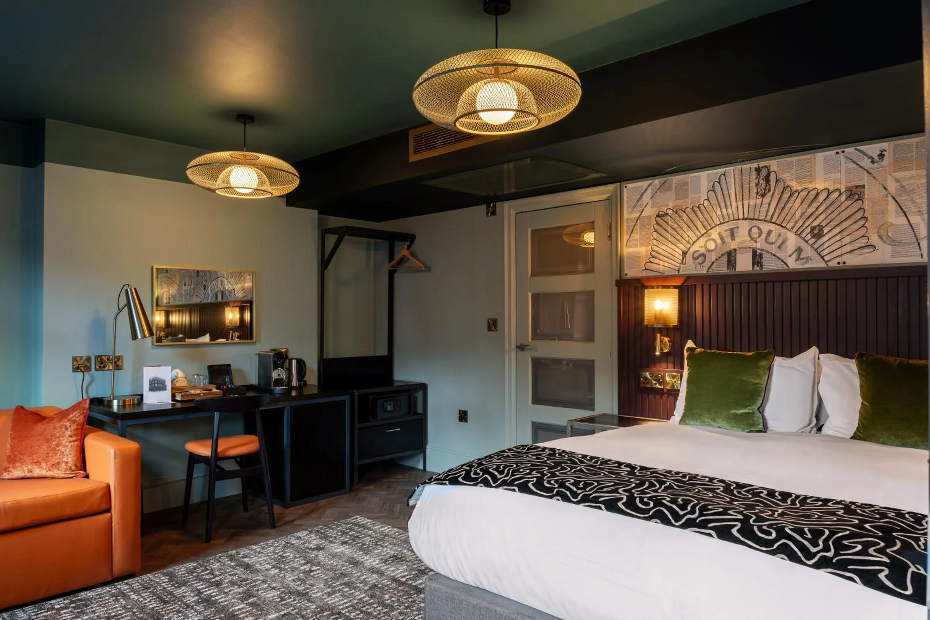 Bed in The Wellington Hotel